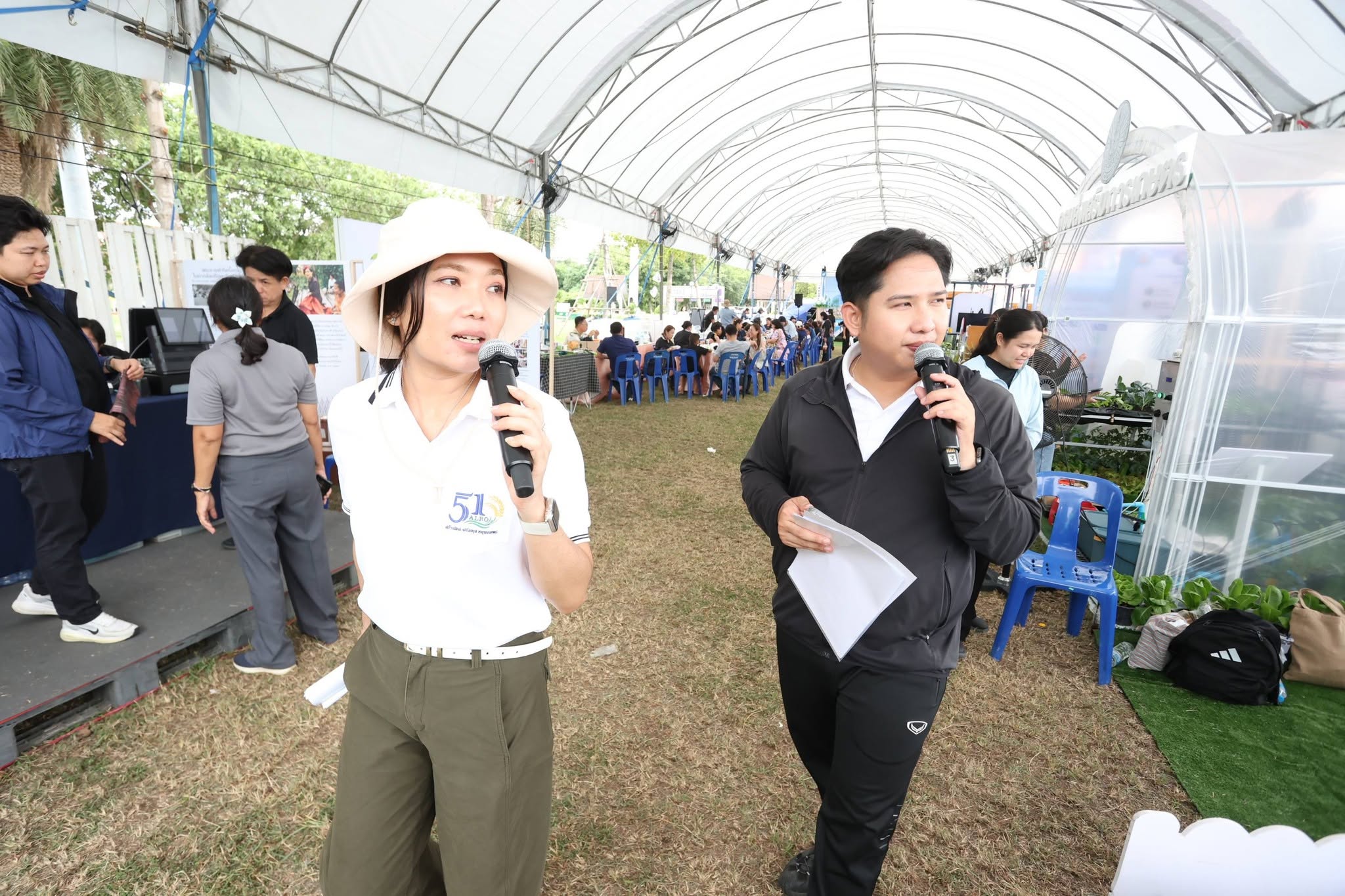title - สพท. ผนึกกำลัง ศพส. รันกิจกรรมและตลาดเกษตรศิลป์ วันแรกในงาน “สืบสานพระราชปณิธาน สร้างงานเกษตรกรรม เลิศล้ำงานหัตถศิลป์ ท่องเที่ยวถิ่นวิถีไทย”