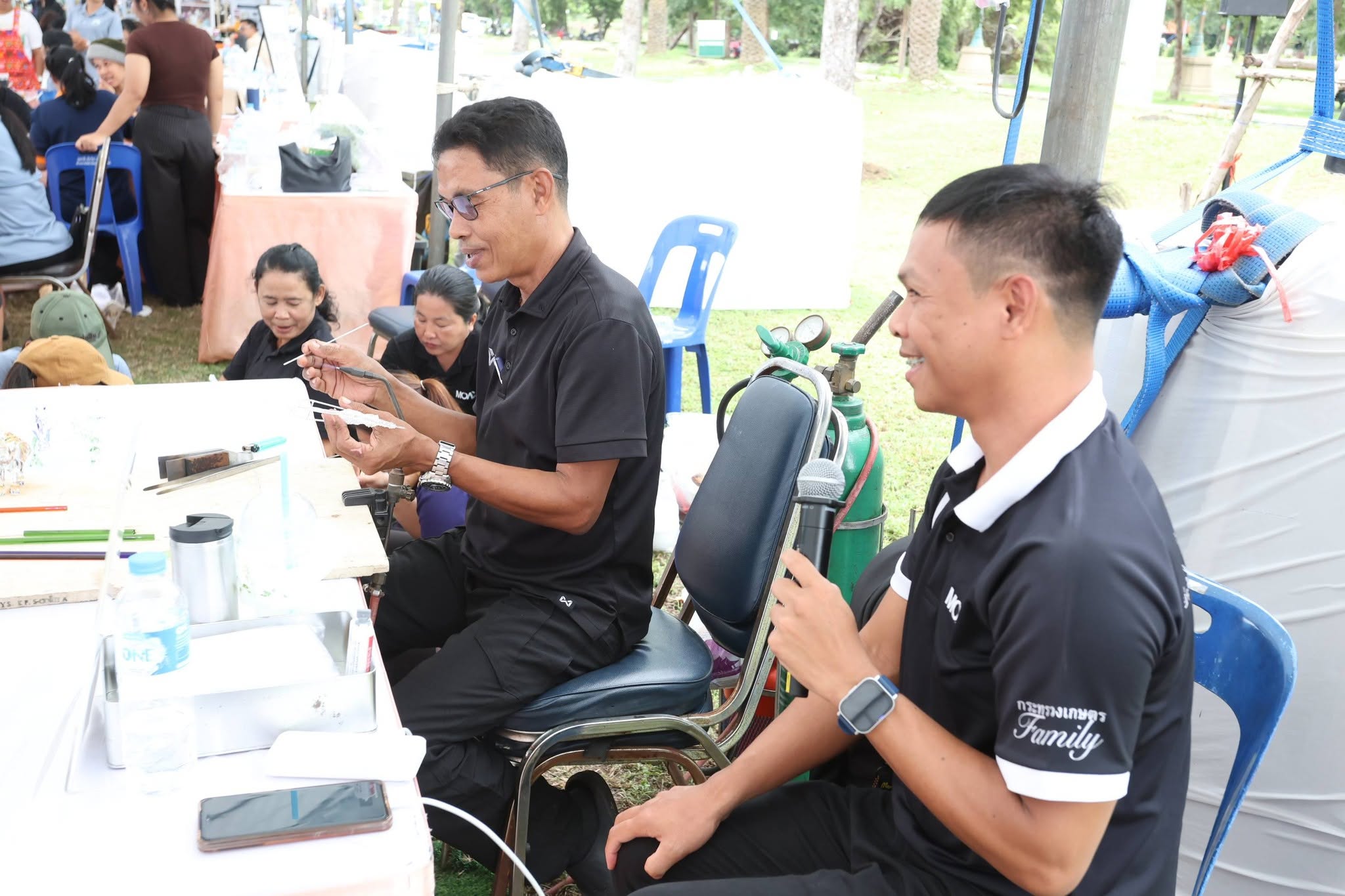 title - สพท. ผนึกกำลัง ศพส. รันกิจกรรมและตลาดเกษตรศิลป์ วันแรกในงาน “สืบสานพระราชปณิธาน สร้างงานเกษตรกรรม เลิศล้ำงานหัตถศิลป์ ท่องเที่ยวถิ่นวิถีไทย”