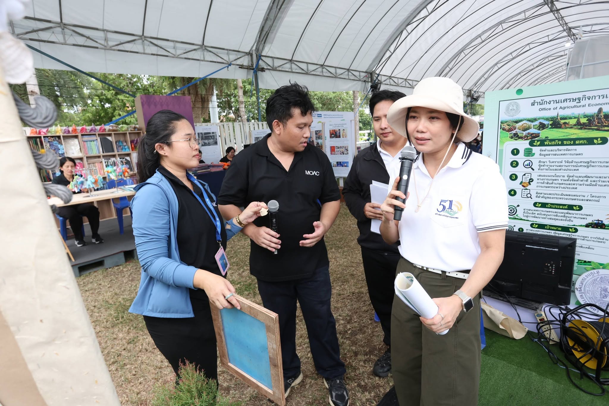 title - สพท. ผนึกกำลัง ศพส. รันกิจกรรมและตลาดเกษตรศิลป์ วันแรกในงาน “สืบสานพระราชปณิธาน สร้างงานเกษตรกรรม เลิศล้ำงานหัตถศิลป์ ท่องเที่ยวถิ่นวิถีไทย”
