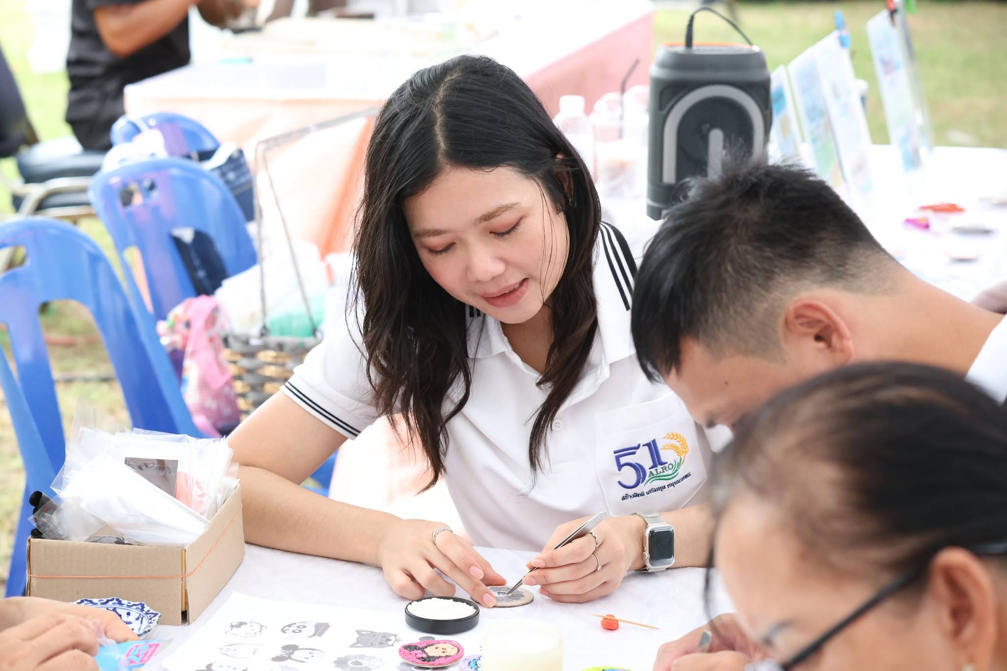 title - สพท. ผนึกกำลัง ศพส. รันกิจกรรมและตลาดเกษตรศิลป์ วันแรกในงาน “สืบสานพระราชปณิธาน สร้างงานเกษตรกรรม เลิศล้ำงานหัตถศิลป์ ท่องเที่ยวถิ่นวิถีไทย”