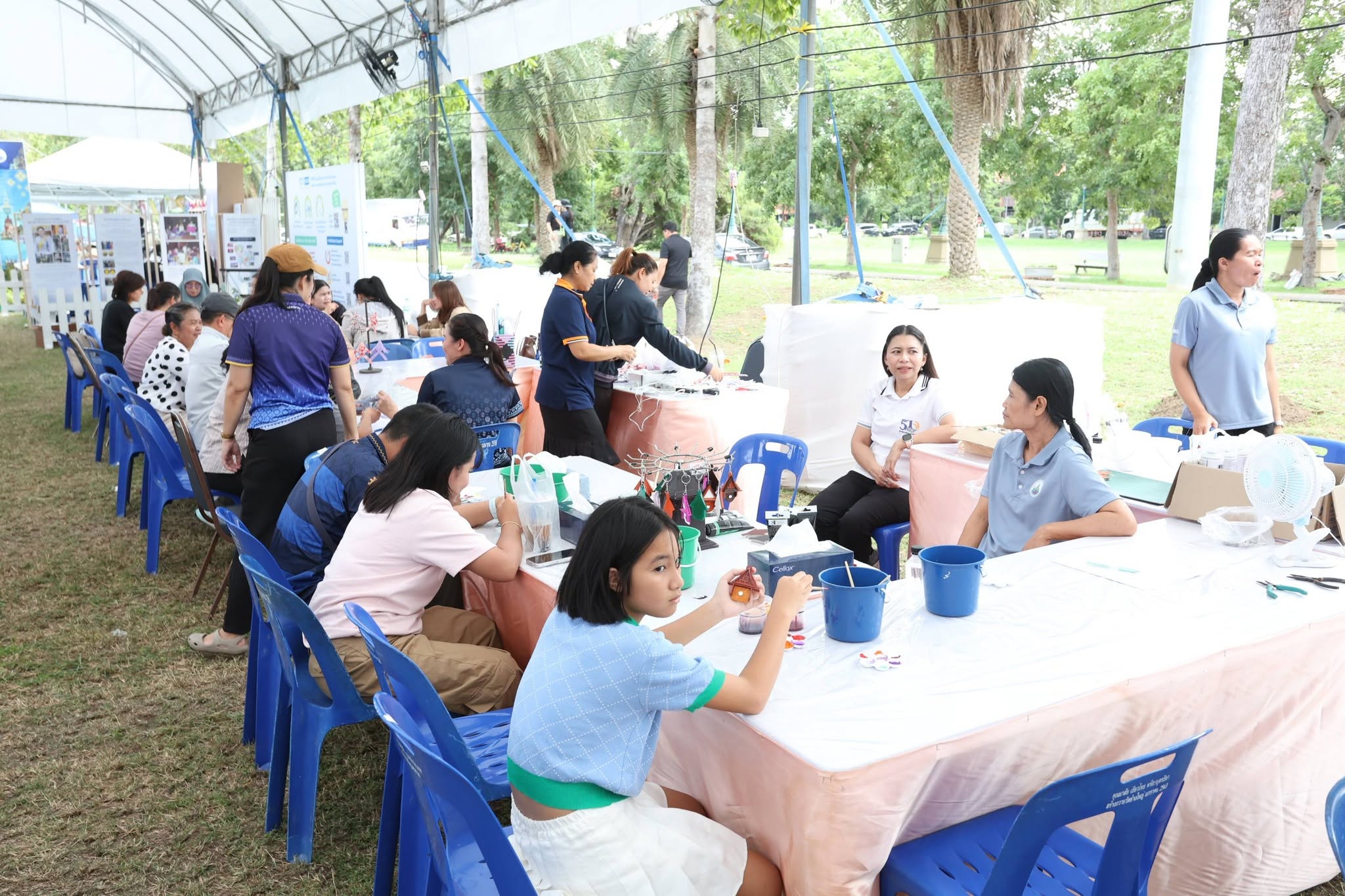 title - สพท. ผนึกกำลัง ศพส. รันกิจกรรมและตลาดเกษตรศิลป์ วันแรกในงาน “สืบสานพระราชปณิธาน สร้างงานเกษตรกรรม เลิศล้ำงานหัตถศิลป์ ท่องเที่ยวถิ่นวิถีไทย”