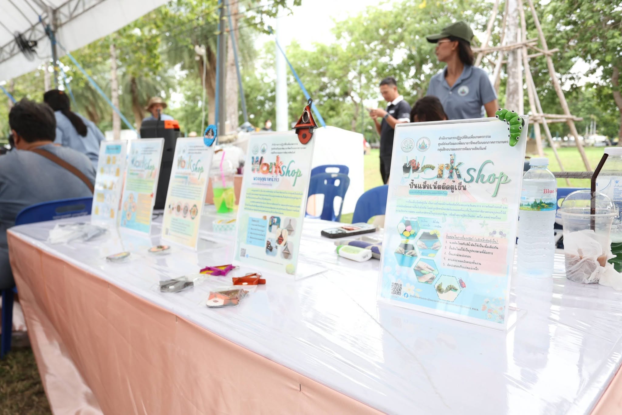 title - สพท. ผนึกกำลัง ศพส. รันกิจกรรมและตลาดเกษตรศิลป์ วันแรกในงาน “สืบสานพระราชปณิธาน สร้างงานเกษตรกรรม เลิศล้ำงานหัตถศิลป์ ท่องเที่ยวถิ่นวิถีไทย”