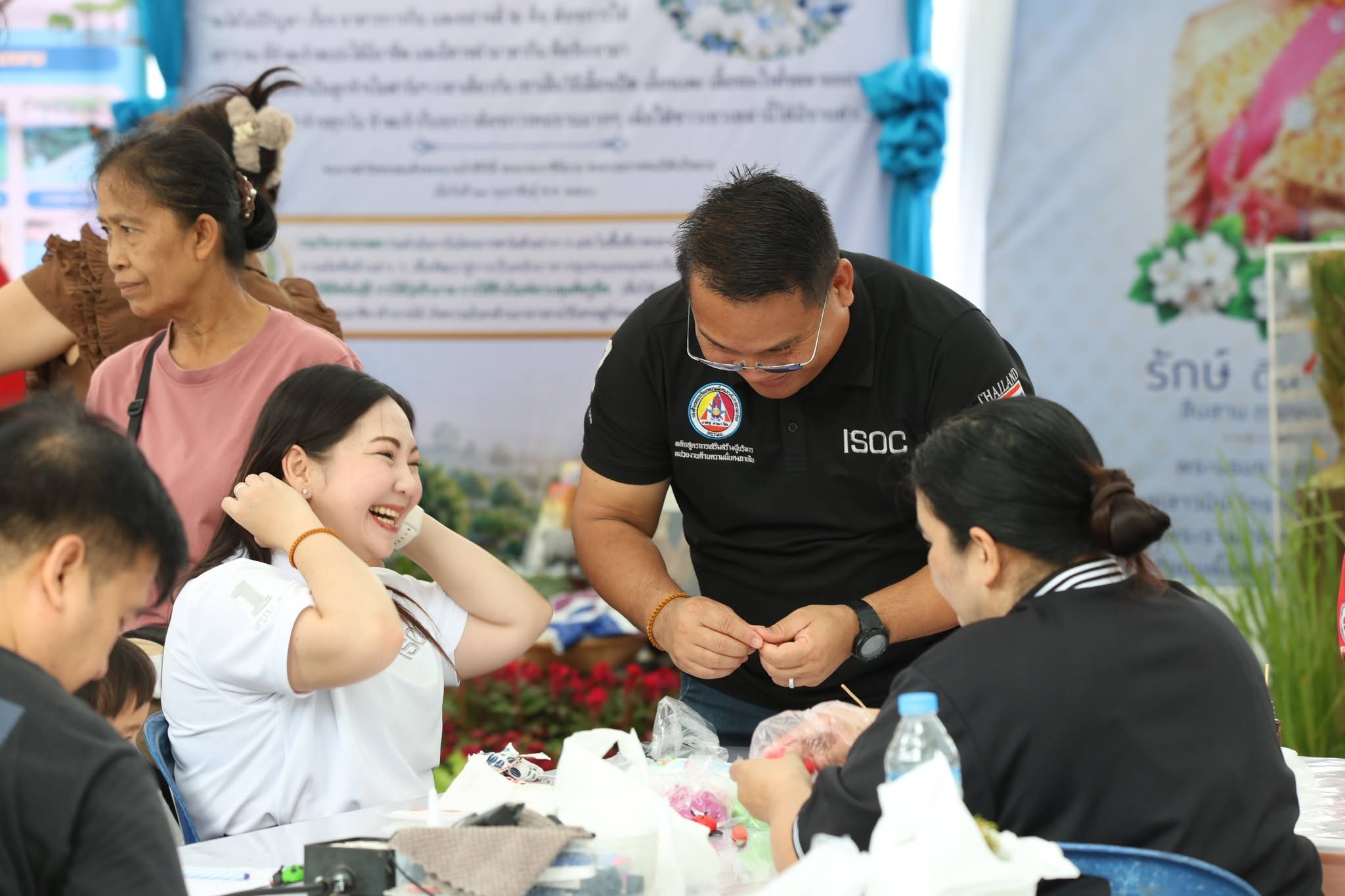 title - สพท. ผนึกกำลัง ศพส. รันกิจกรรมและตลาดเกษตรศิลป์ วันแรกในงาน “สืบสานพระราชปณิธาน สร้างงานเกษตรกรรม เลิศล้ำงานหัตถศิลป์ ท่องเที่ยวถิ่นวิถีไทย”