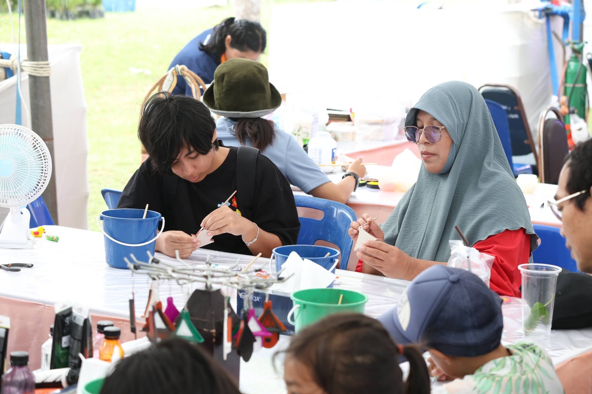 title - สพท. ผนึกกำลัง ศพส. รันกิจกรรมและตลาดเกษตรศิลป์ วันแรกในงาน “สืบสานพระราชปณิธาน สร้างงานเกษตรกรรม เลิศล้ำงานหัตถศิลป์ ท่องเที่ยวถิ่นวิถีไทย”