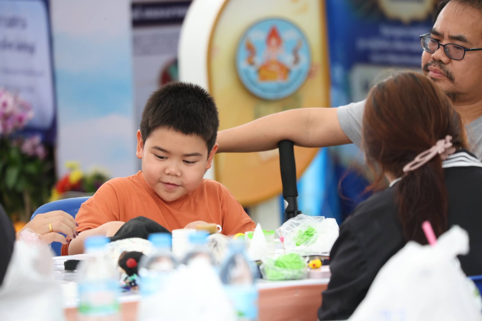 title - สพท. ผนึกกำลัง ศพส. รันกิจกรรมและตลาดเกษตรศิลป์ วันแรกในงาน “สืบสานพระราชปณิธาน สร้างงานเกษตรกรรม เลิศล้ำงานหัตถศิลป์ ท่องเที่ยวถิ่นวิถีไทย”