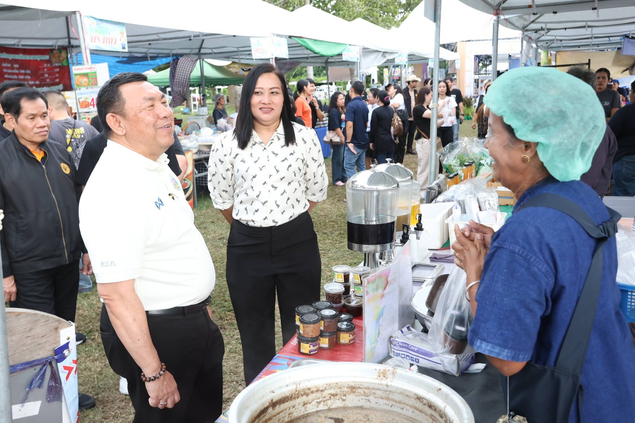 title - สพท. ผนึกกำลัง ศพส. รันกิจกรรมและตลาดเกษตรศิลป์ วันแรกในงาน “สืบสานพระราชปณิธาน สร้างงานเกษตรกรรม เลิศล้ำงานหัตถศิลป์ ท่องเที่ยวถิ่นวิถีไทย”