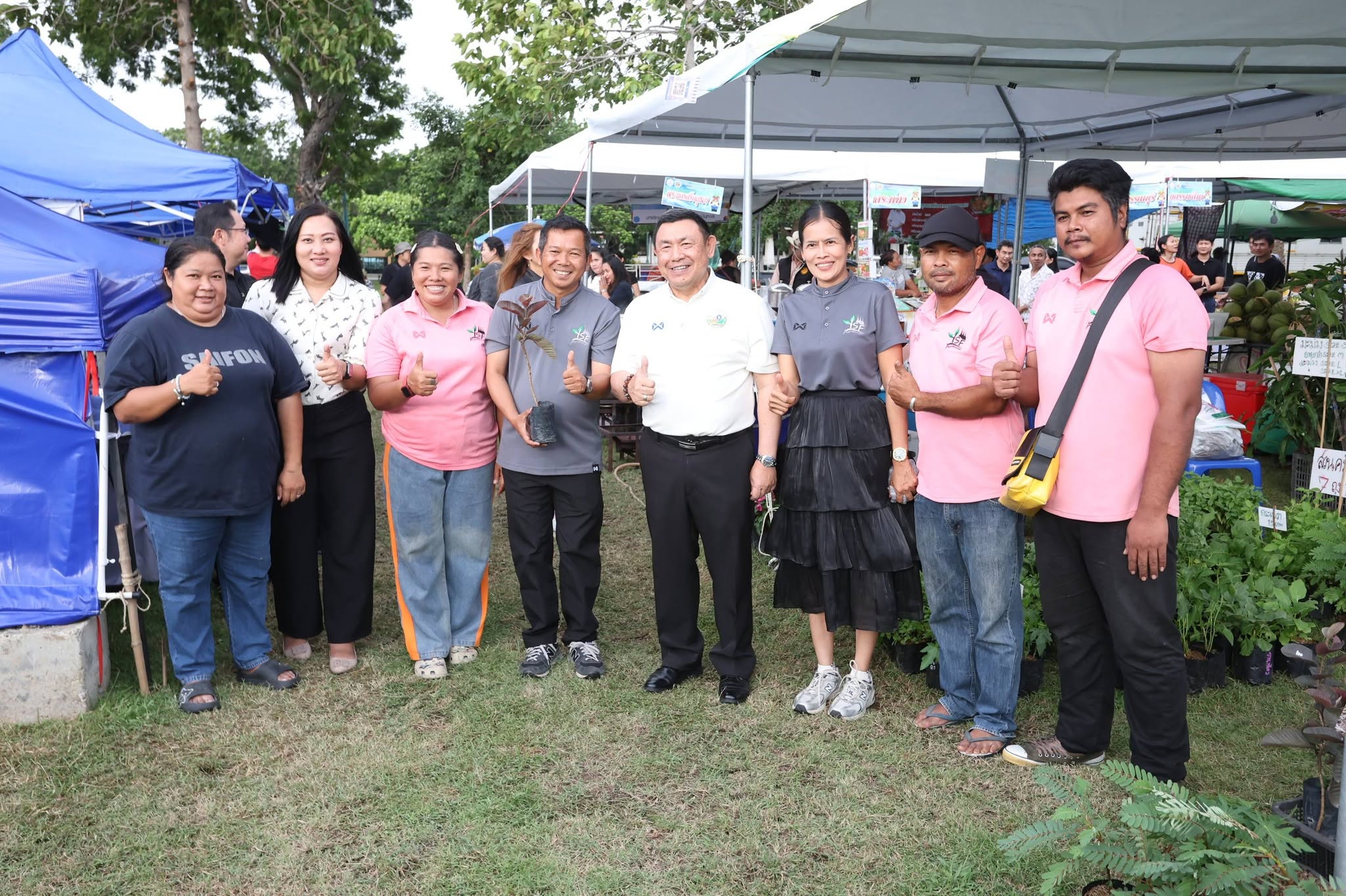 title - สพท. ผนึกกำลัง ศพส. รันกิจกรรมและตลาดเกษตรศิลป์ วันแรกในงาน “สืบสานพระราชปณิธาน สร้างงานเกษตรกรรม เลิศล้ำงานหัตถศิลป์ ท่องเที่ยวถิ่นวิถีไทย”