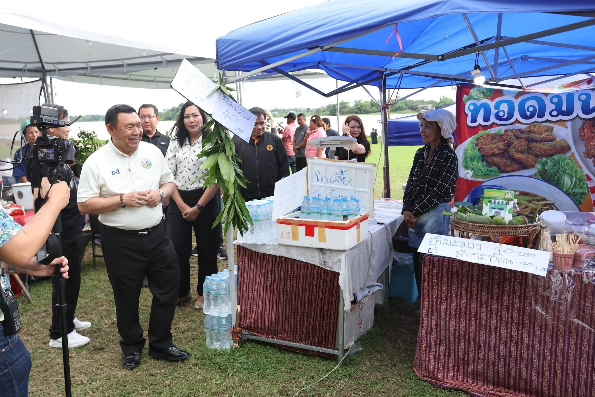 title - สพท. ผนึกกำลัง ศพส. รันกิจกรรมและตลาดเกษตรศิลป์ วันแรกในงาน “สืบสานพระราชปณิธาน สร้างงานเกษตรกรรม เลิศล้ำงานหัตถศิลป์ ท่องเที่ยวถิ่นวิถีไทย”