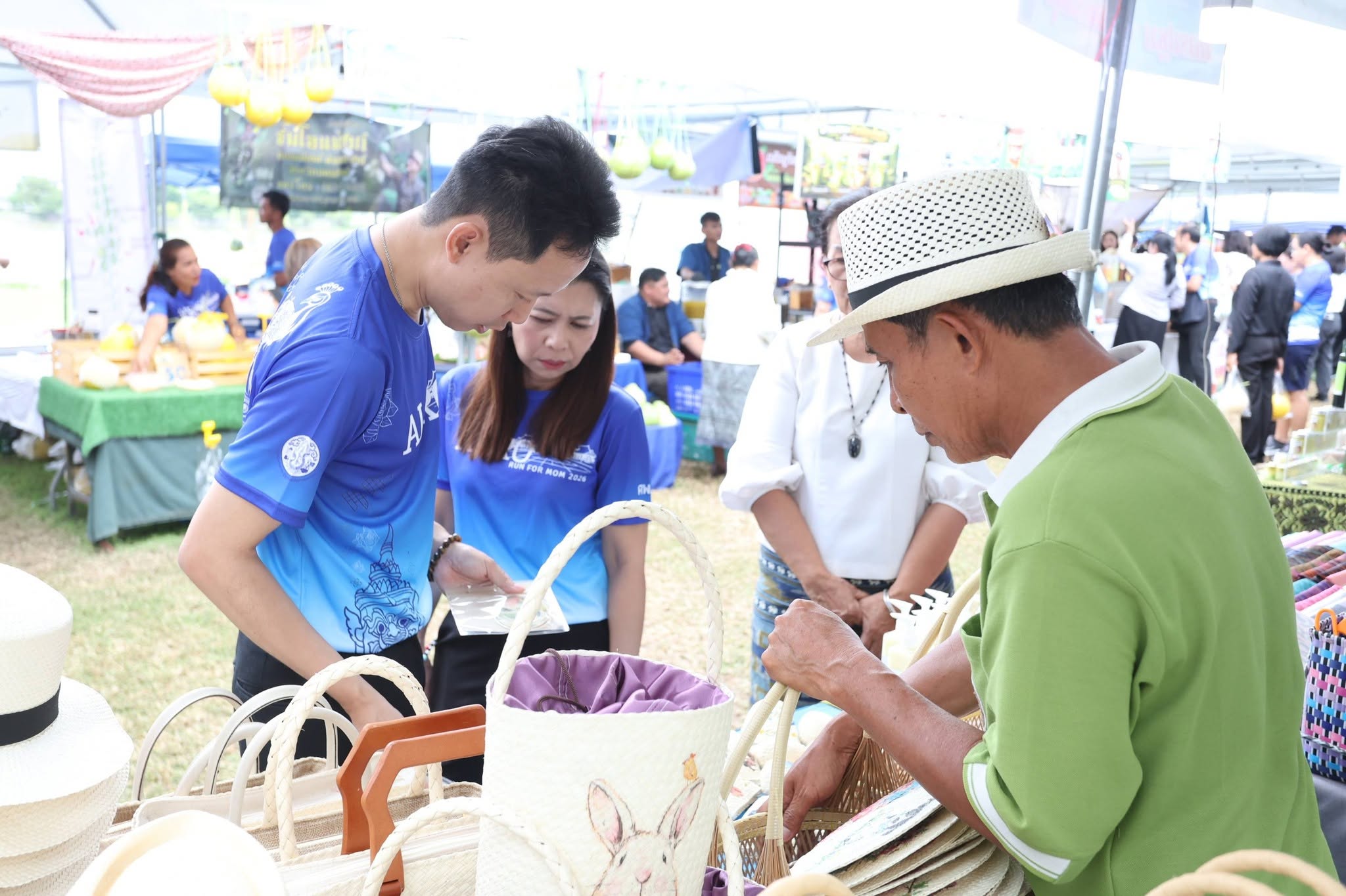 title - คึกคักรับวันที่สอง สพท. ส่งทีมร่วมสร้างสีสันงาน “สืบสานพระราชปณิธานฯ” ชวนช้อป-ชิม-เวิร์กช็อปถึงวันพรุ่งนี้