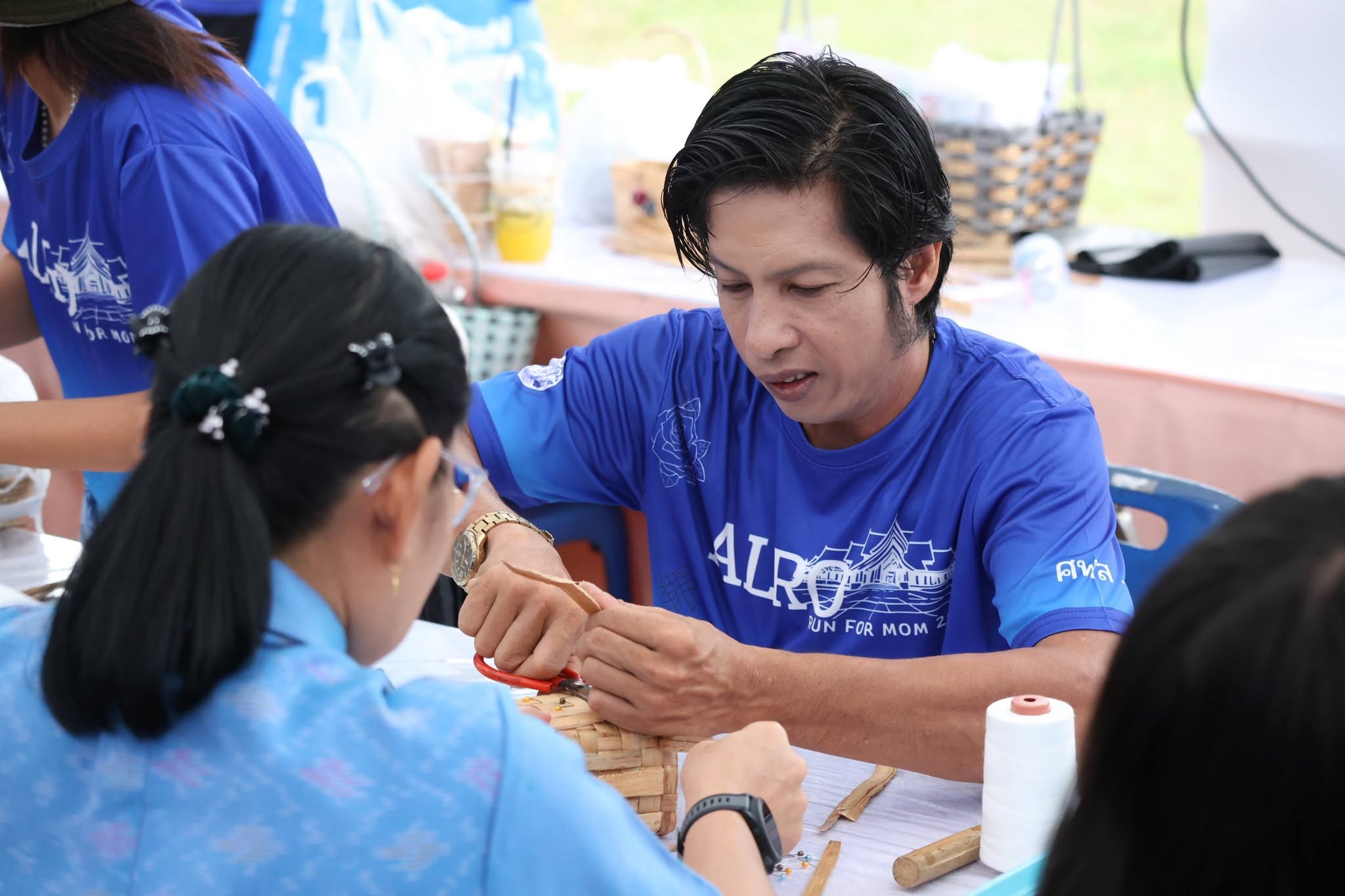 title - คึกคักรับวันที่สอง สพท. ส่งทีมร่วมสร้างสีสันงาน “สืบสานพระราชปณิธานฯ” ชวนช้อป-ชิม-เวิร์กช็อปถึงวันพรุ่งนี้