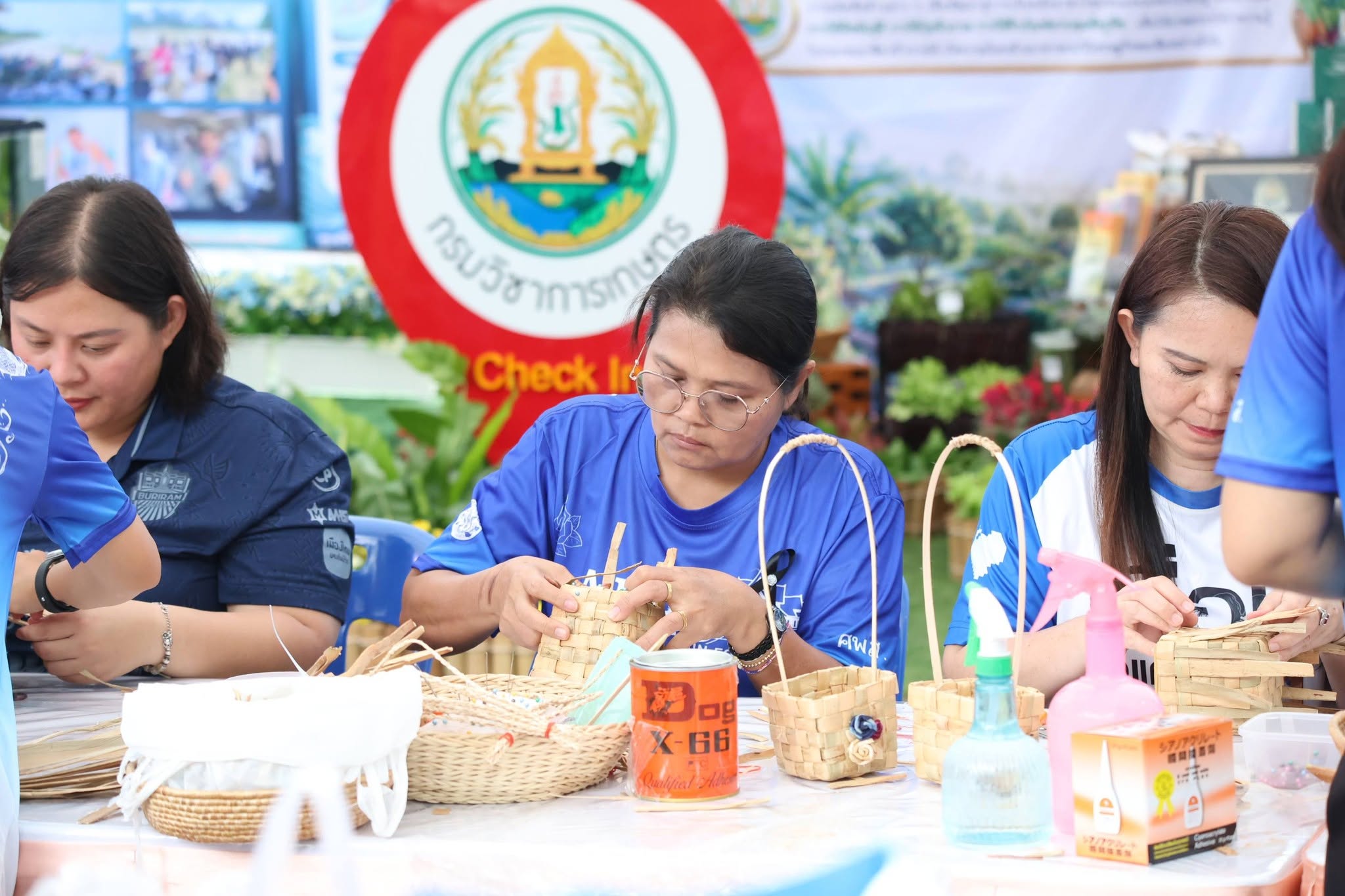 title - คึกคักรับวันที่สอง สพท. ส่งทีมร่วมสร้างสีสันงาน “สืบสานพระราชปณิธานฯ” ชวนช้อป-ชิม-เวิร์กช็อปถึงวันพรุ่งนี้