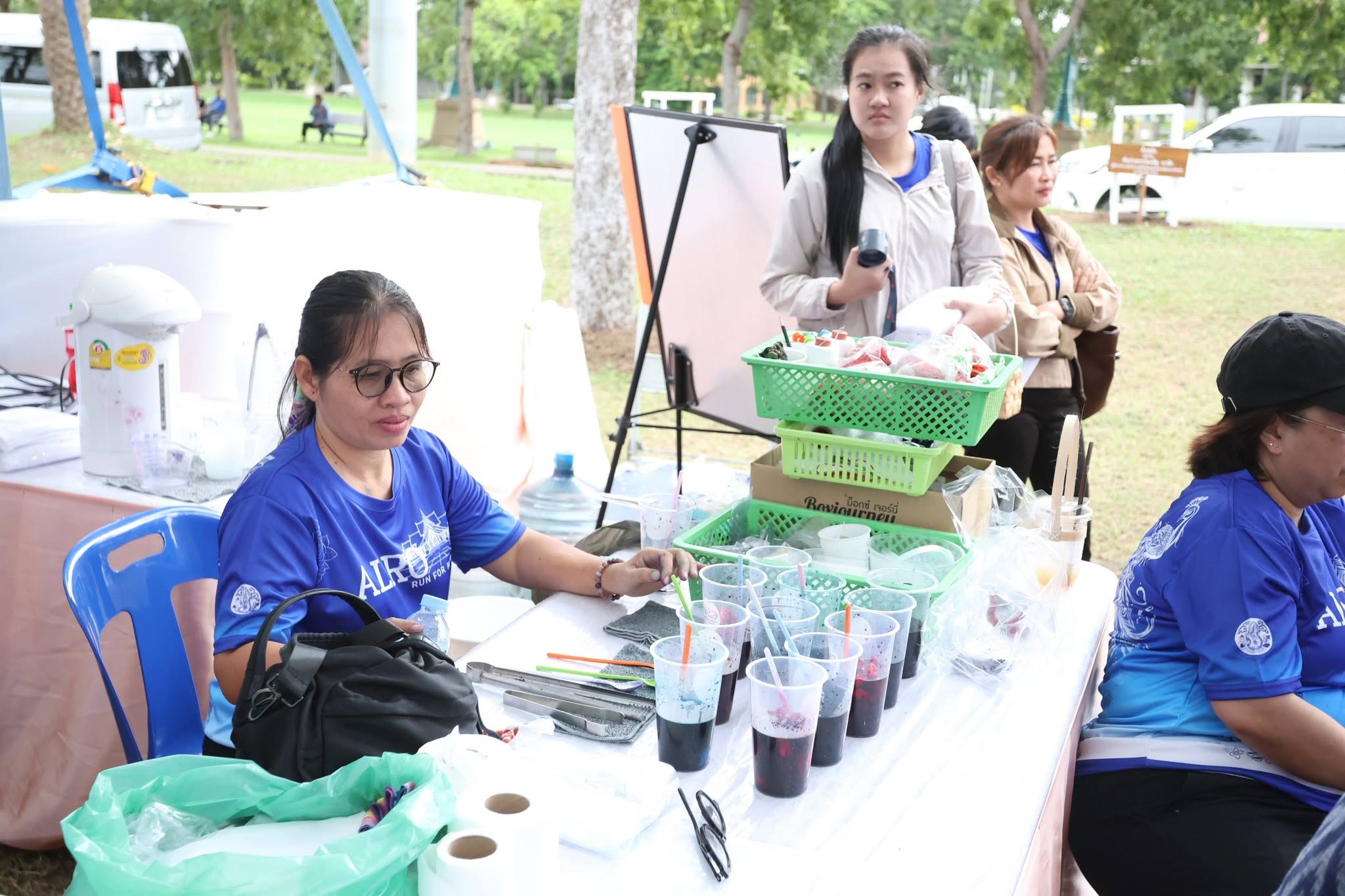 title - คึกคักรับวันที่สอง สพท. ส่งทีมร่วมสร้างสีสันงาน “สืบสานพระราชปณิธานฯ” ชวนช้อป-ชิม-เวิร์กช็อปถึงวันพรุ่งนี้