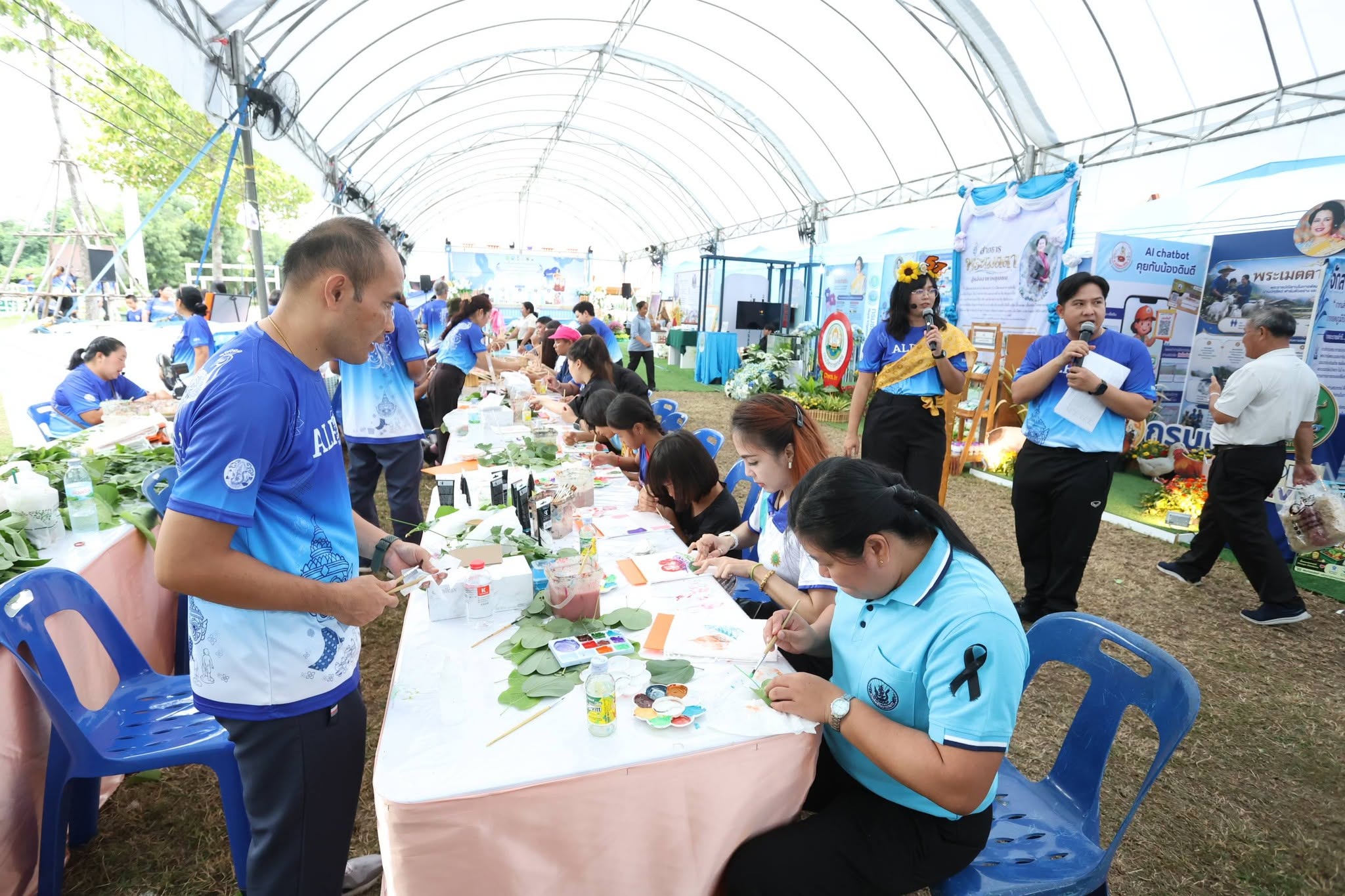 title - คึกคักรับวันที่สอง สพท. ส่งทีมร่วมสร้างสีสันงาน “สืบสานพระราชปณิธานฯ” ชวนช้อป-ชิม-เวิร์กช็อปถึงวันพรุ่งนี้