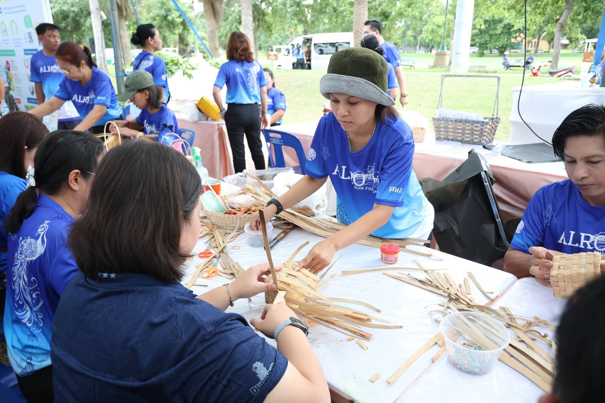 title - คึกคักรับวันที่สอง สพท. ส่งทีมร่วมสร้างสีสันงาน “สืบสานพระราชปณิธานฯ” ชวนช้อป-ชิม-เวิร์กช็อปถึงวันพรุ่งนี้