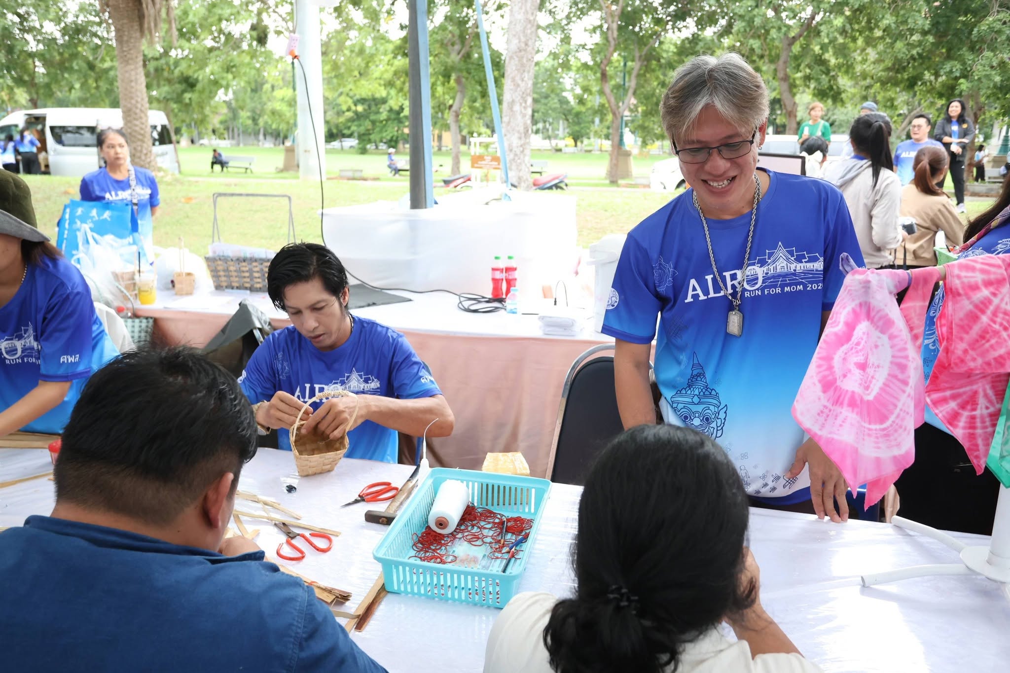 title - คึกคักรับวันที่สอง สพท. ส่งทีมร่วมสร้างสีสันงาน “สืบสานพระราชปณิธานฯ” ชวนช้อป-ชิม-เวิร์กช็อปถึงวันพรุ่งนี้