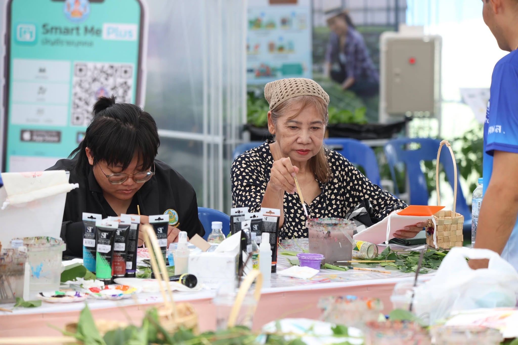 title - คึกคักรับวันที่สอง สพท. ส่งทีมร่วมสร้างสีสันงาน “สืบสานพระราชปณิธานฯ” ชวนช้อป-ชิม-เวิร์กช็อปถึงวันพรุ่งนี้
