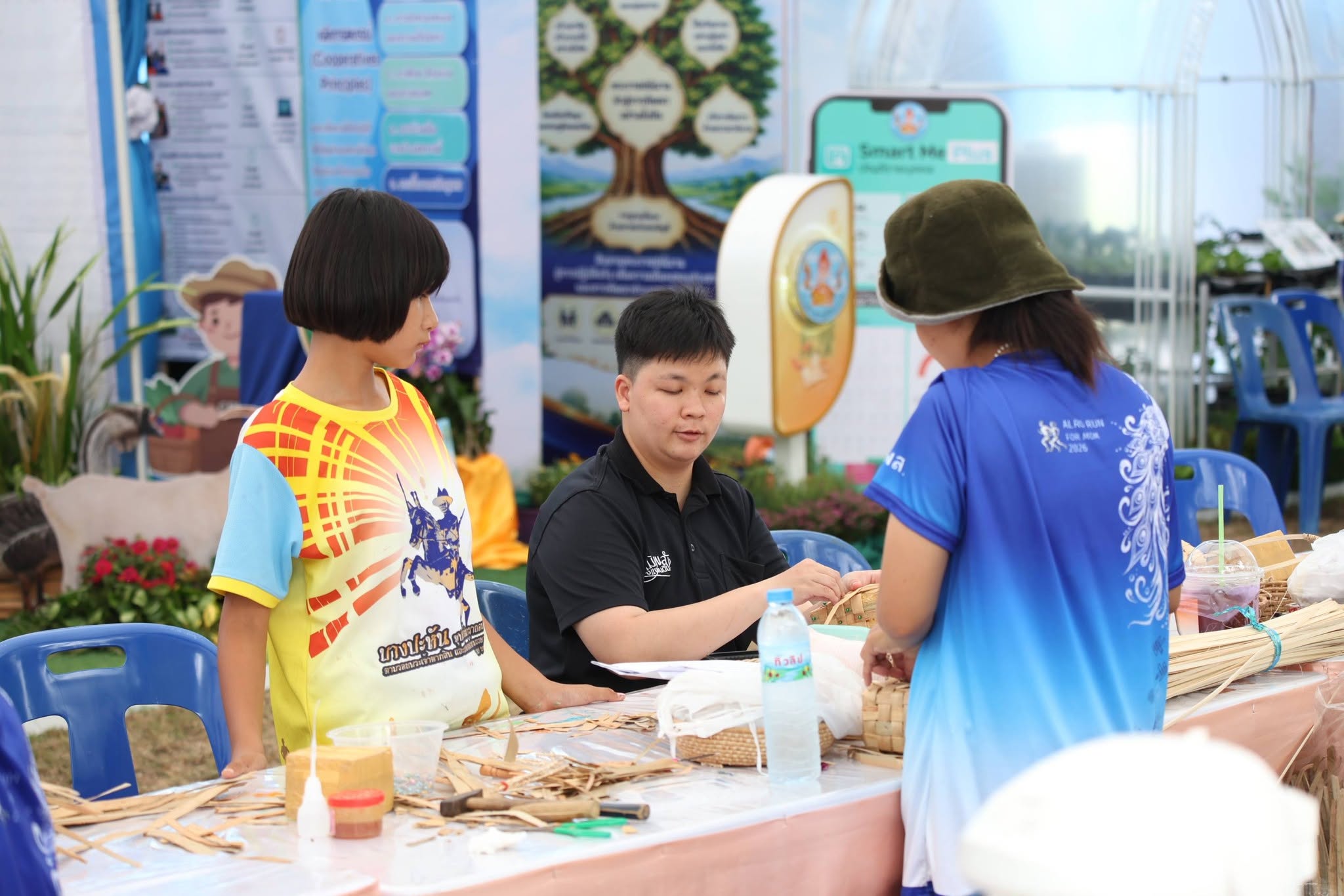 title - คึกคักรับวันที่สอง สพท. ส่งทีมร่วมสร้างสีสันงาน “สืบสานพระราชปณิธานฯ” ชวนช้อป-ชิม-เวิร์กช็อปถึงวันพรุ่งนี้