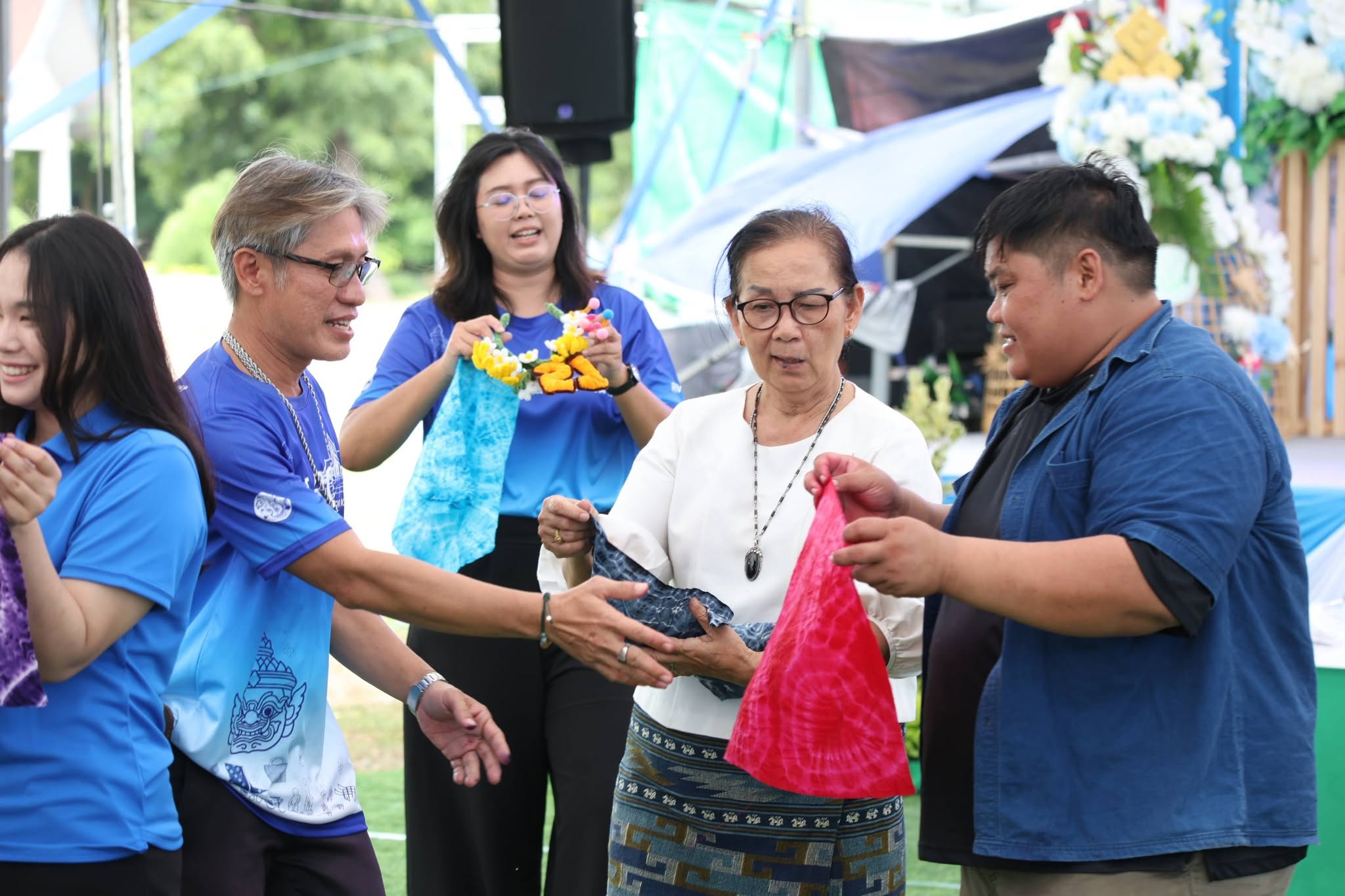 title - คึกคักรับวันที่สอง สพท. ส่งทีมร่วมสร้างสีสันงาน “สืบสานพระราชปณิธานฯ” ชวนช้อป-ชิม-เวิร์กช็อปถึงวันพรุ่งนี้