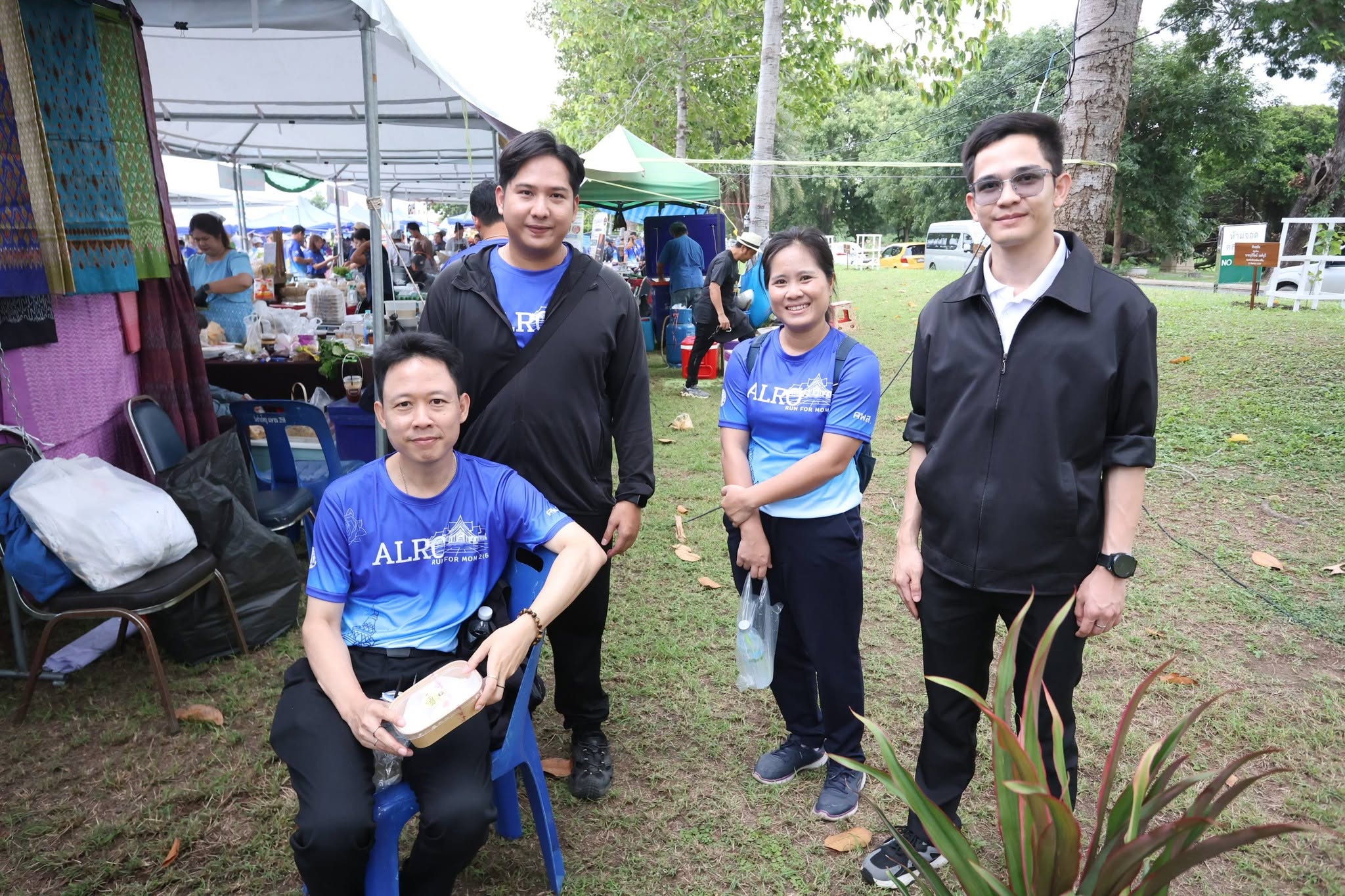 title - คึกคักรับวันที่สอง สพท. ส่งทีมร่วมสร้างสีสันงาน “สืบสานพระราชปณิธานฯ” ชวนช้อป-ชิม-เวิร์กช็อปถึงวันพรุ่งนี้