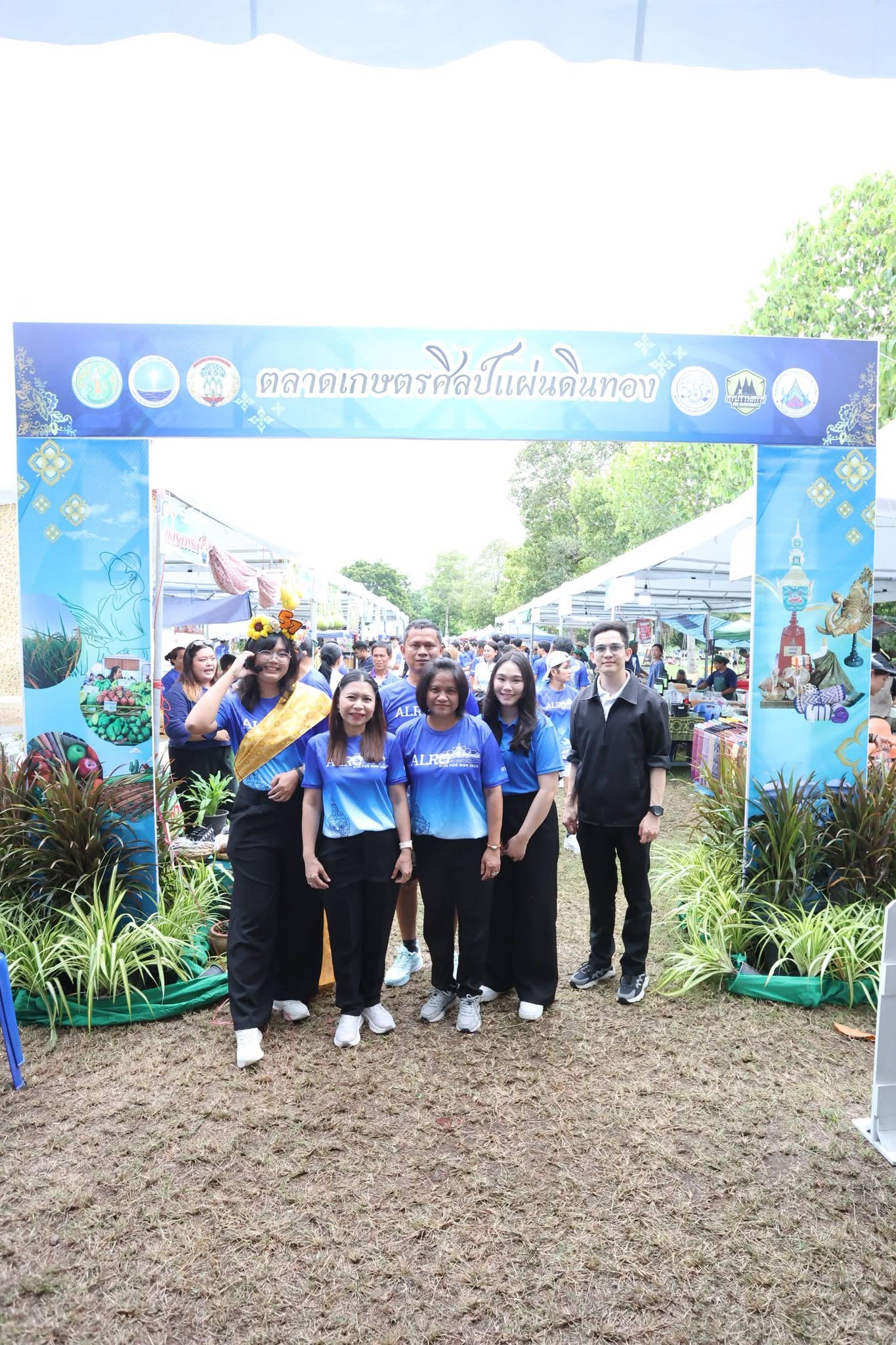title - คึกคักรับวันที่สอง สพท. ส่งทีมร่วมสร้างสีสันงาน “สืบสานพระราชปณิธานฯ” ชวนช้อป-ชิม-เวิร์กช็อปถึงวันพรุ่งนี้