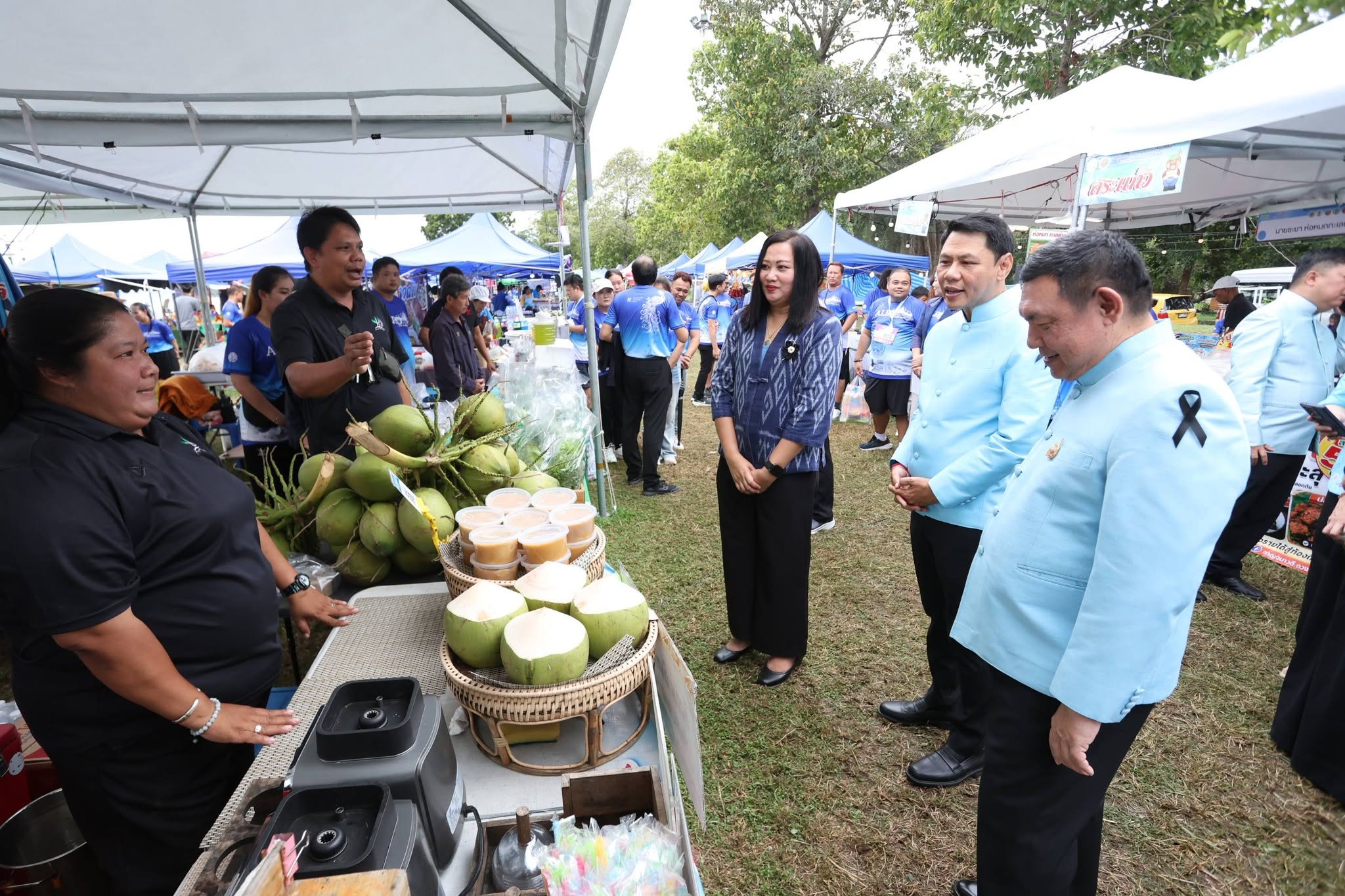 title - รองปลัด กษ. ควง เลขาฯ ส.ป.ก. เยี่ยมชม “ตลาดเกษตรศิลป์ แผ่นดินทอง” ให้กำลังใจเกษตรกร 12 จังหวัด