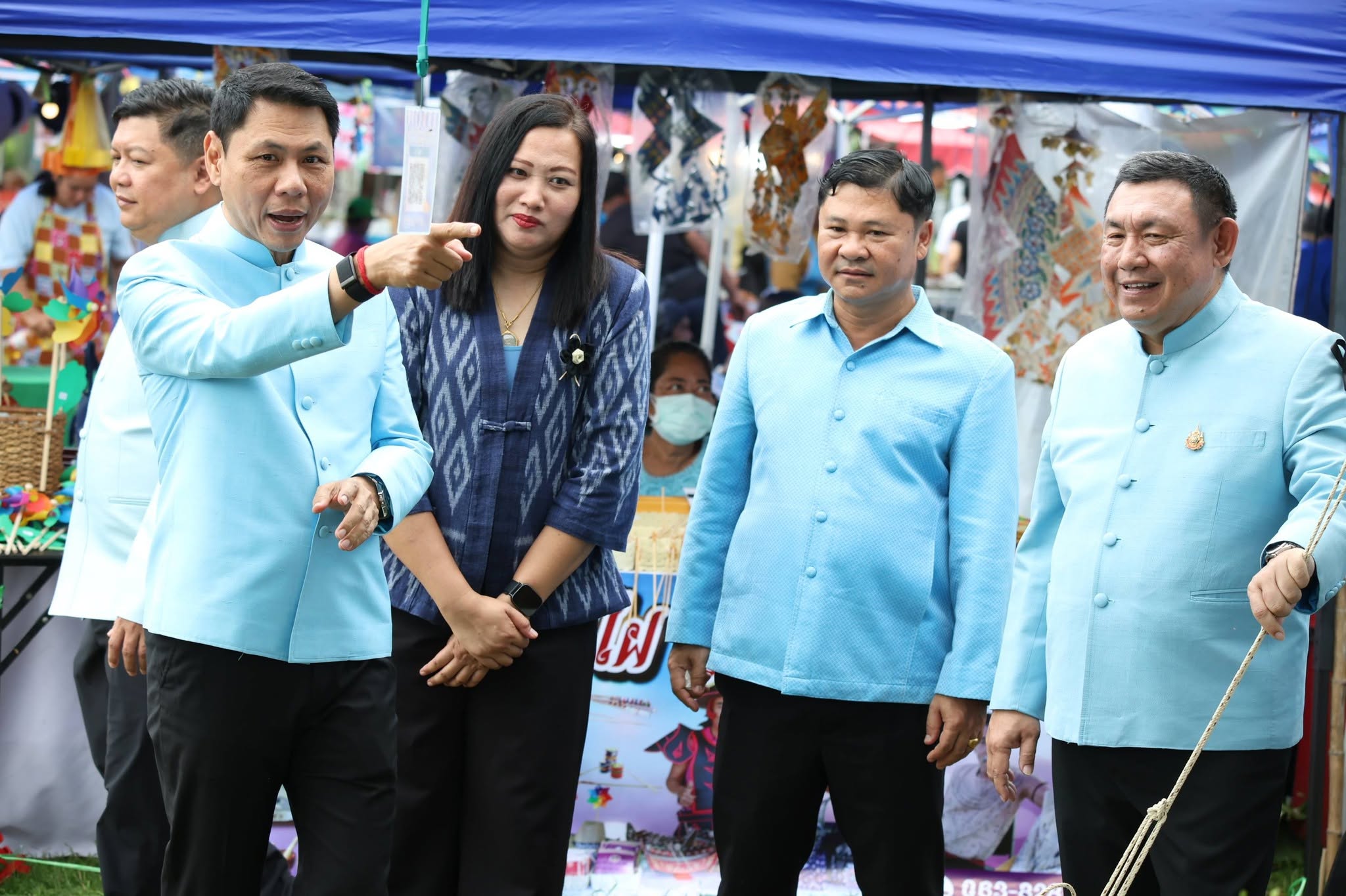 title - รองปลัด กษ. ควง เลขาฯ ส.ป.ก. เยี่ยมชม “ตลาดเกษตรศิลป์ แผ่นดินทอง” ให้กำลังใจเกษตรกร 12 จังหวัด