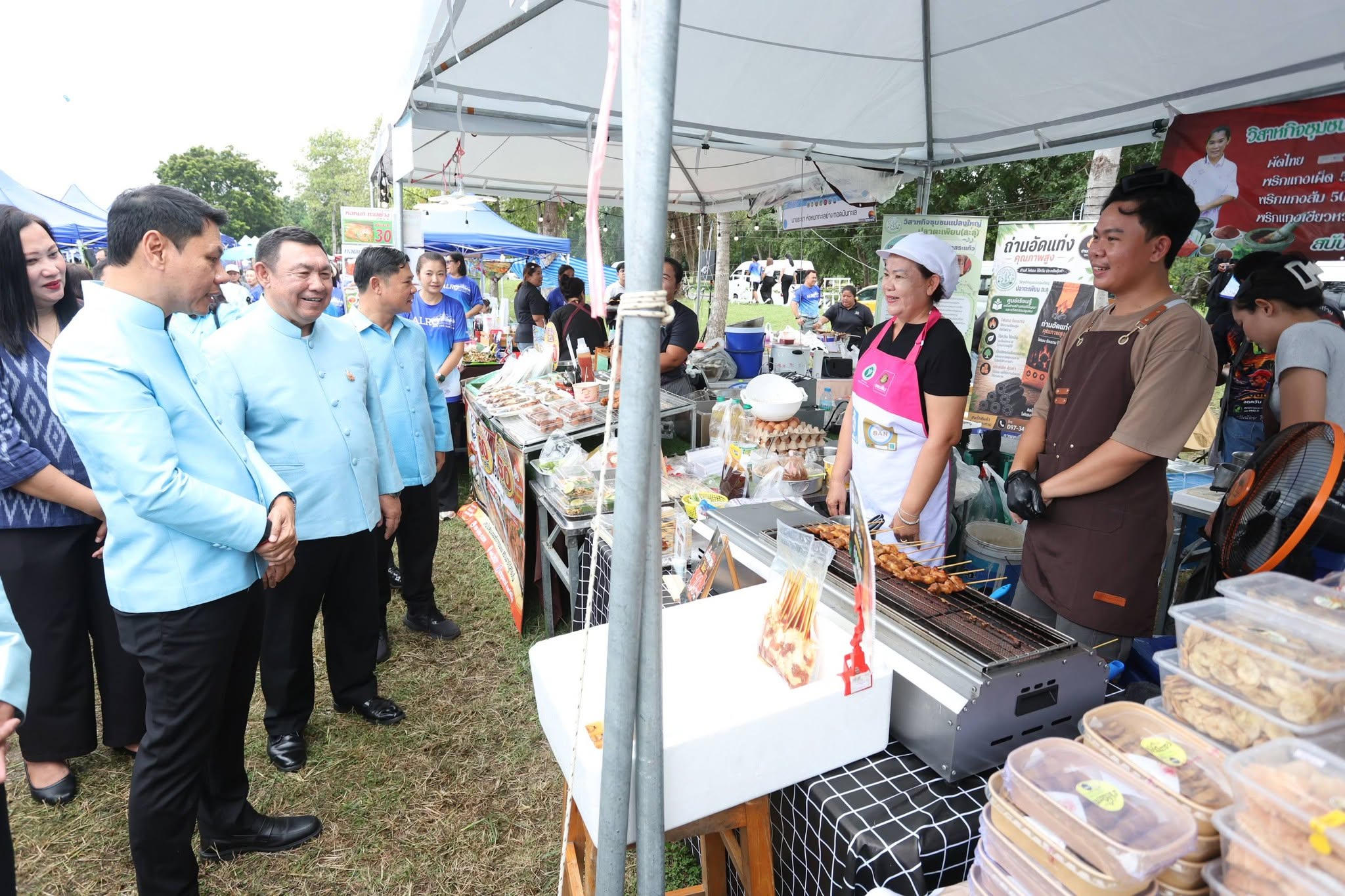 title - รองปลัด กษ. ควง เลขาฯ ส.ป.ก. เยี่ยมชม “ตลาดเกษตรศิลป์ แผ่นดินทอง” ให้กำลังใจเกษตรกร 12 จังหวัด