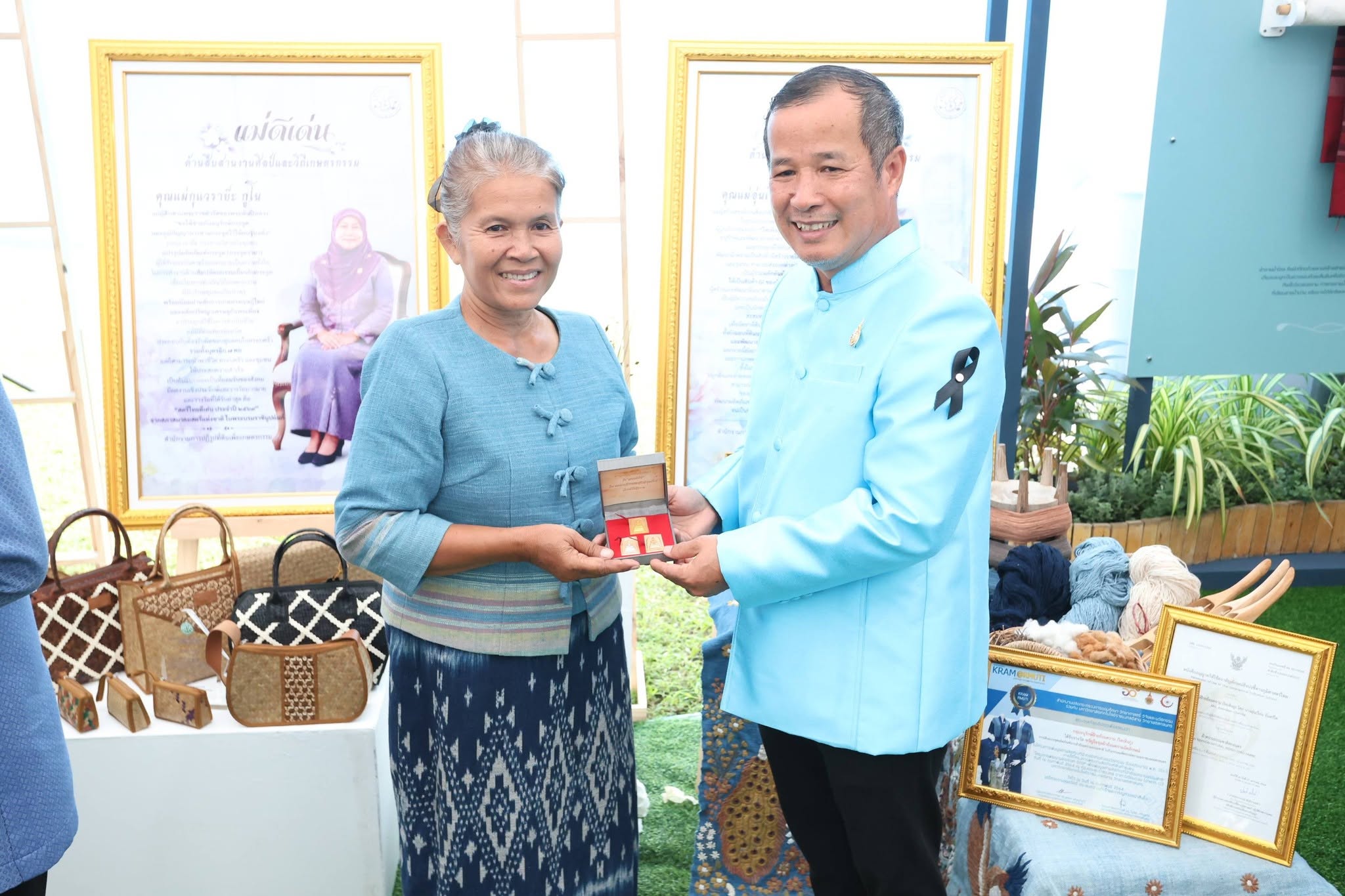 title - ส.ป.ก. ยินดี 3 แม่ดีเด่น ส.ป.ก. ผู้สืบสานงานศิลป์และวิถีเกษตรกรรม ต่อยอดภูมิปัญญาท้องถิ่นสู่ความยั่งยืนของชุมชน