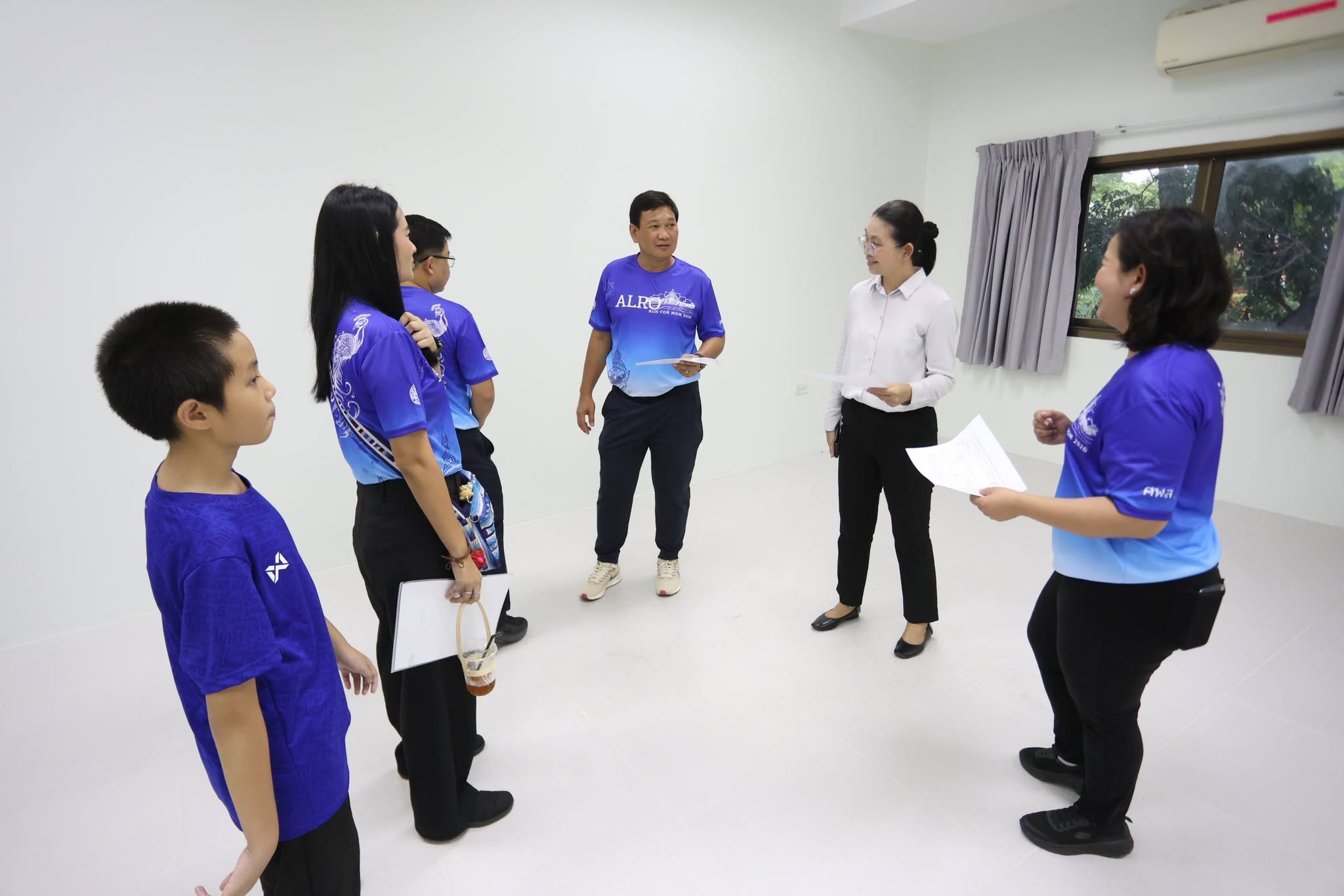 title - สพท. ยกทีมสำรวจที่ตั้งสำนักงานชั่วคราวบางไทร จัดสรรพื้นที่ทำงานเตรียมพร้อมขนย้าย
