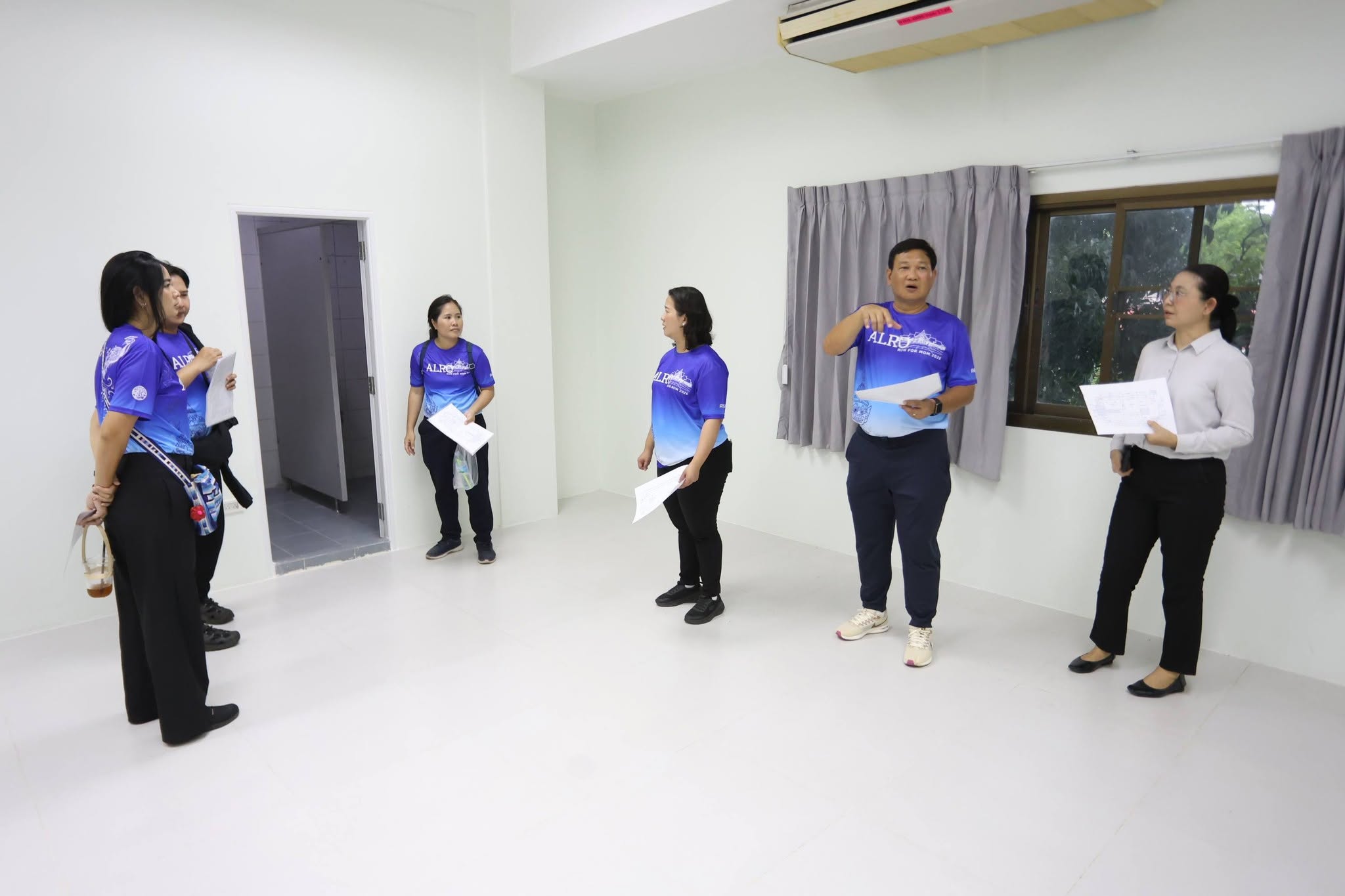 title - สพท. ยกทีมสำรวจที่ตั้งสำนักงานชั่วคราวบางไทร จัดสรรพื้นที่ทำงานเตรียมพร้อมขนย้าย