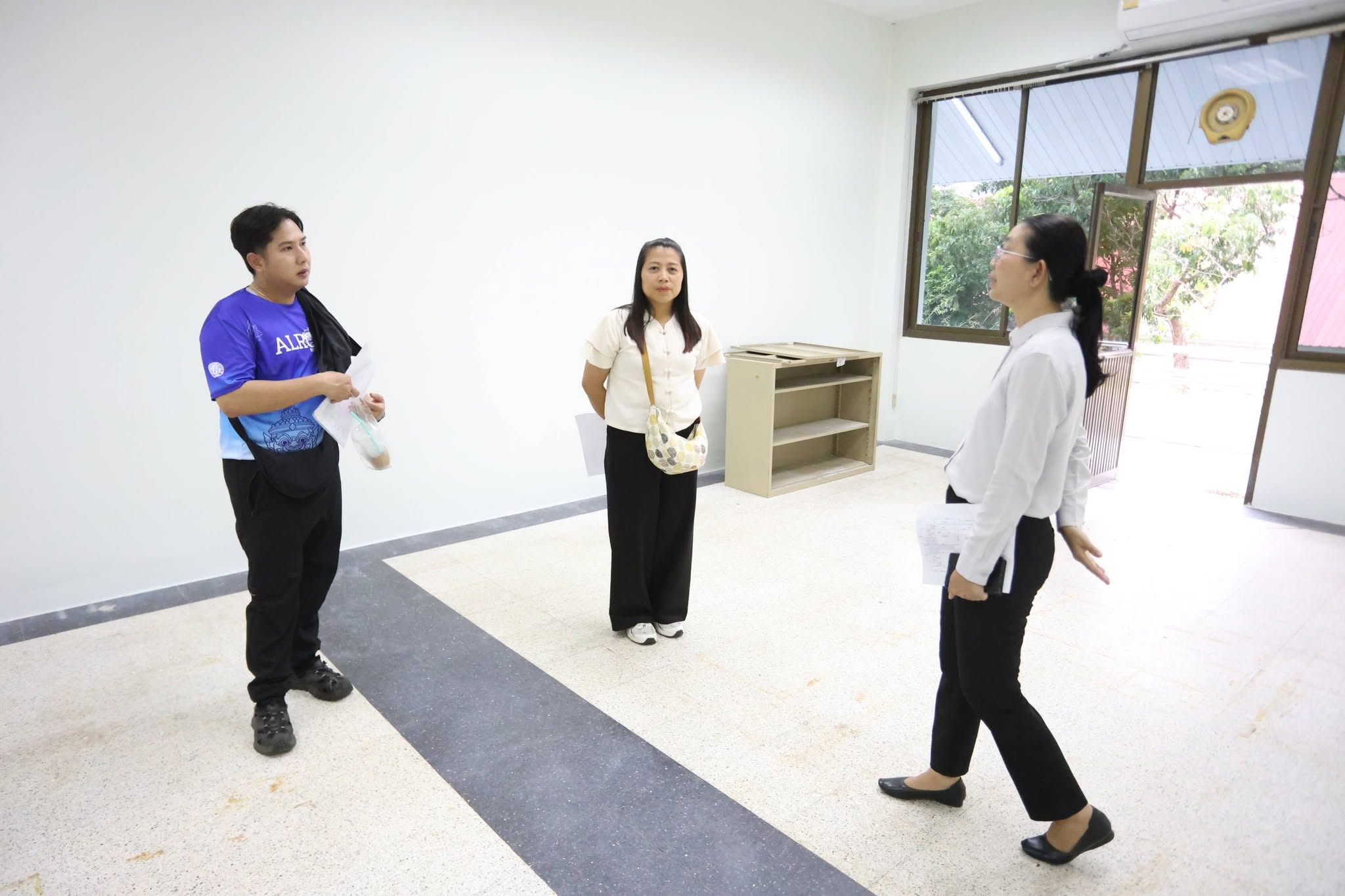 title - สพท. ยกทีมสำรวจที่ตั้งสำนักงานชั่วคราวบางไทร จัดสรรพื้นที่ทำงานเตรียมพร้อมขนย้าย