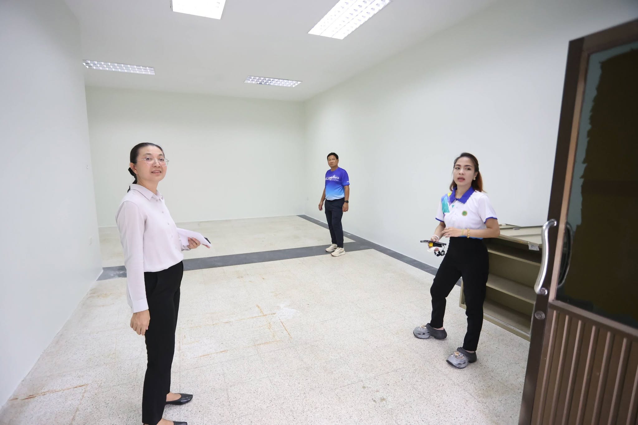 title - สพท. ยกทีมสำรวจที่ตั้งสำนักงานชั่วคราวบางไทร จัดสรรพื้นที่ทำงานเตรียมพร้อมขนย้าย