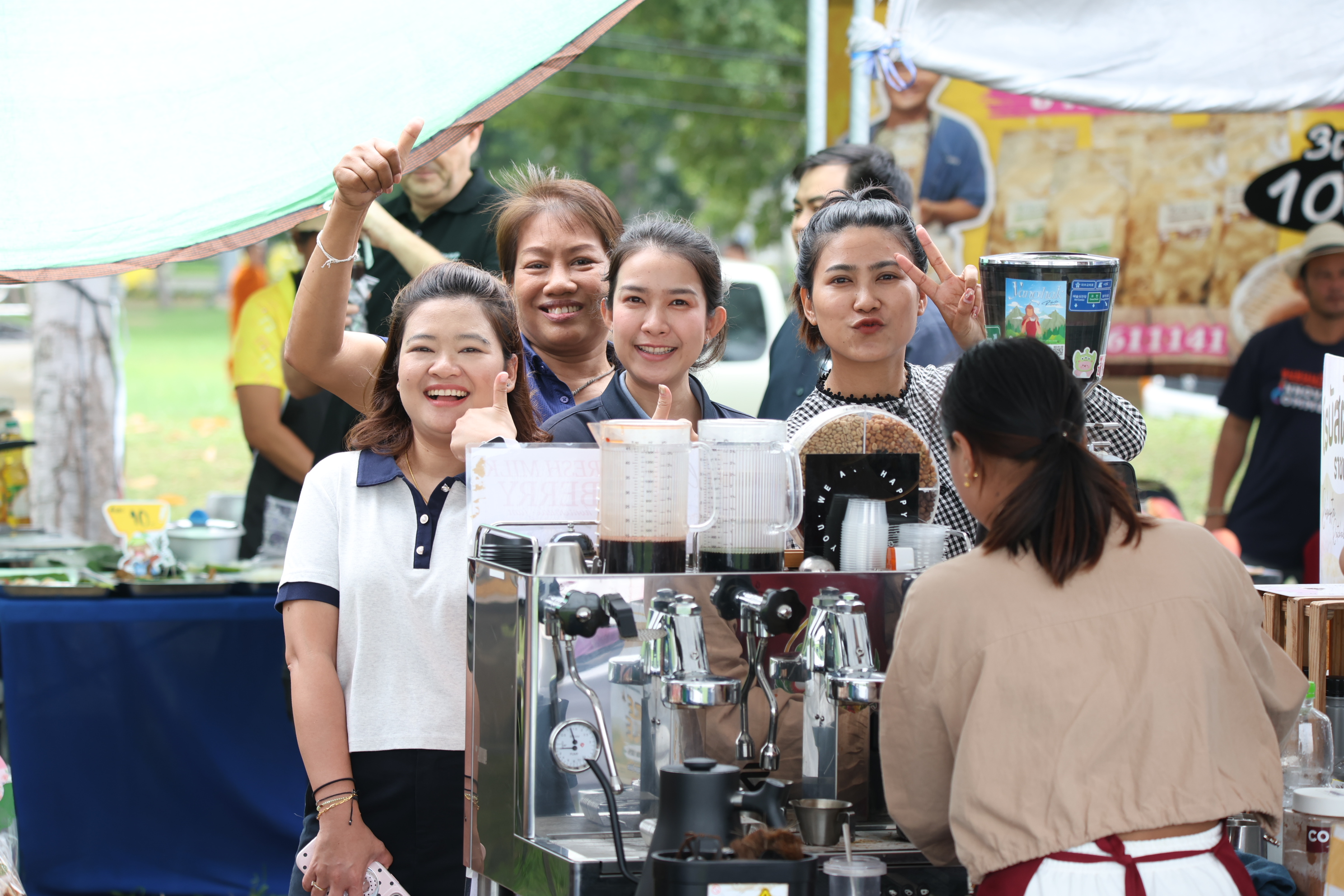 title - ส.ป.ก. ส่งท้าย “ตลาดเกษตรศิลป์ แผ่นดินทอง” วันสุดท้าย ต่อยอดโอกาสและรายได้สู่เกษตรกรในเขตปฏิรูปที่ดิน