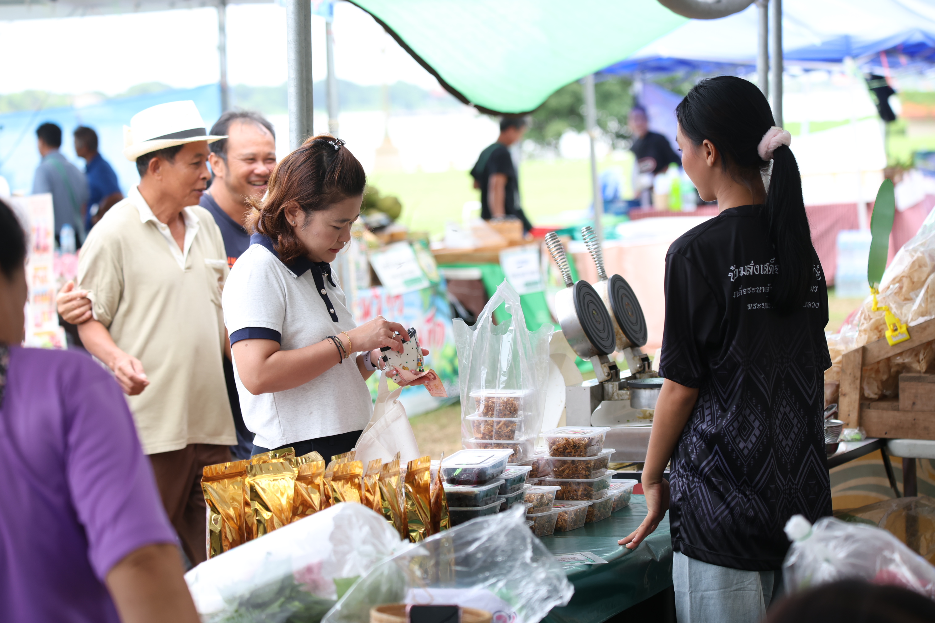 title - ส.ป.ก. ส่งท้าย “ตลาดเกษตรศิลป์ แผ่นดินทอง” วันสุดท้าย ต่อยอดโอกาสและรายได้สู่เกษตรกรในเขตปฏิรูปที่ดิน