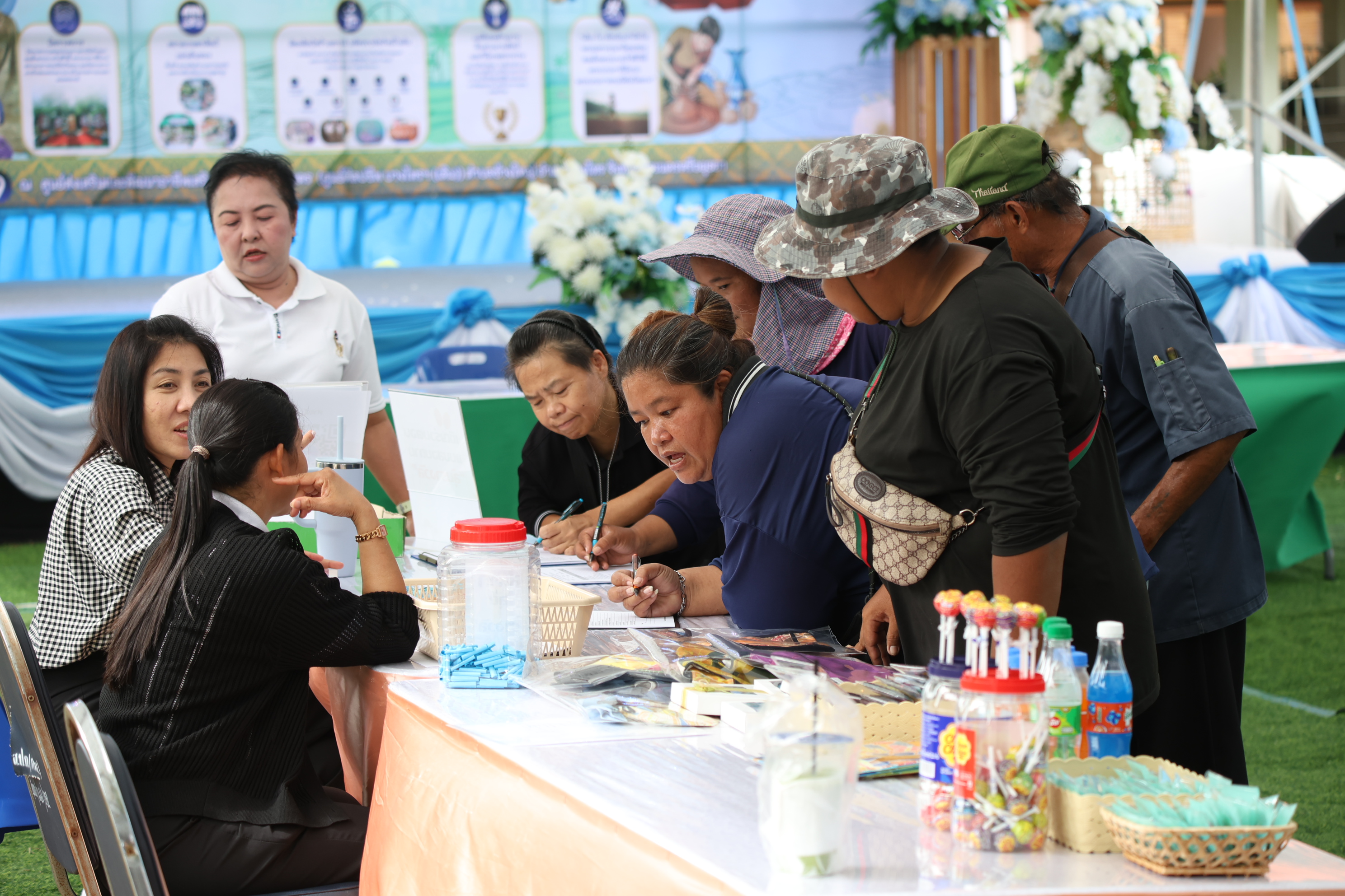 title - ส.ป.ก. ส่งท้าย “ตลาดเกษตรศิลป์ แผ่นดินทอง” วันสุดท้าย ต่อยอดโอกาสและรายได้สู่เกษตรกรในเขตปฏิรูปที่ดิน