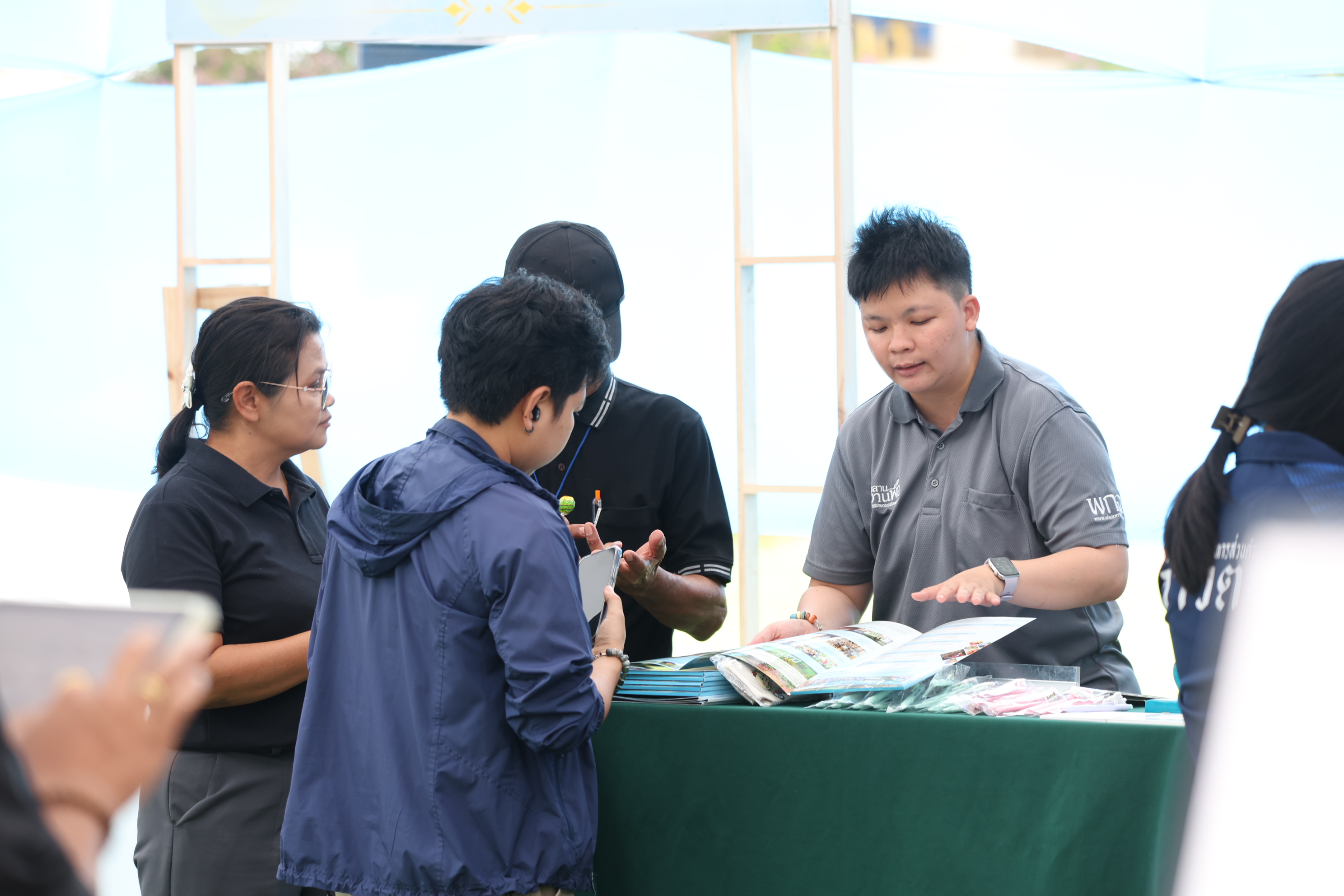 title - ส.ป.ก. ส่งท้าย “ตลาดเกษตรศิลป์ แผ่นดินทอง” วันสุดท้าย ต่อยอดโอกาสและรายได้สู่เกษตรกรในเขตปฏิรูปที่ดิน