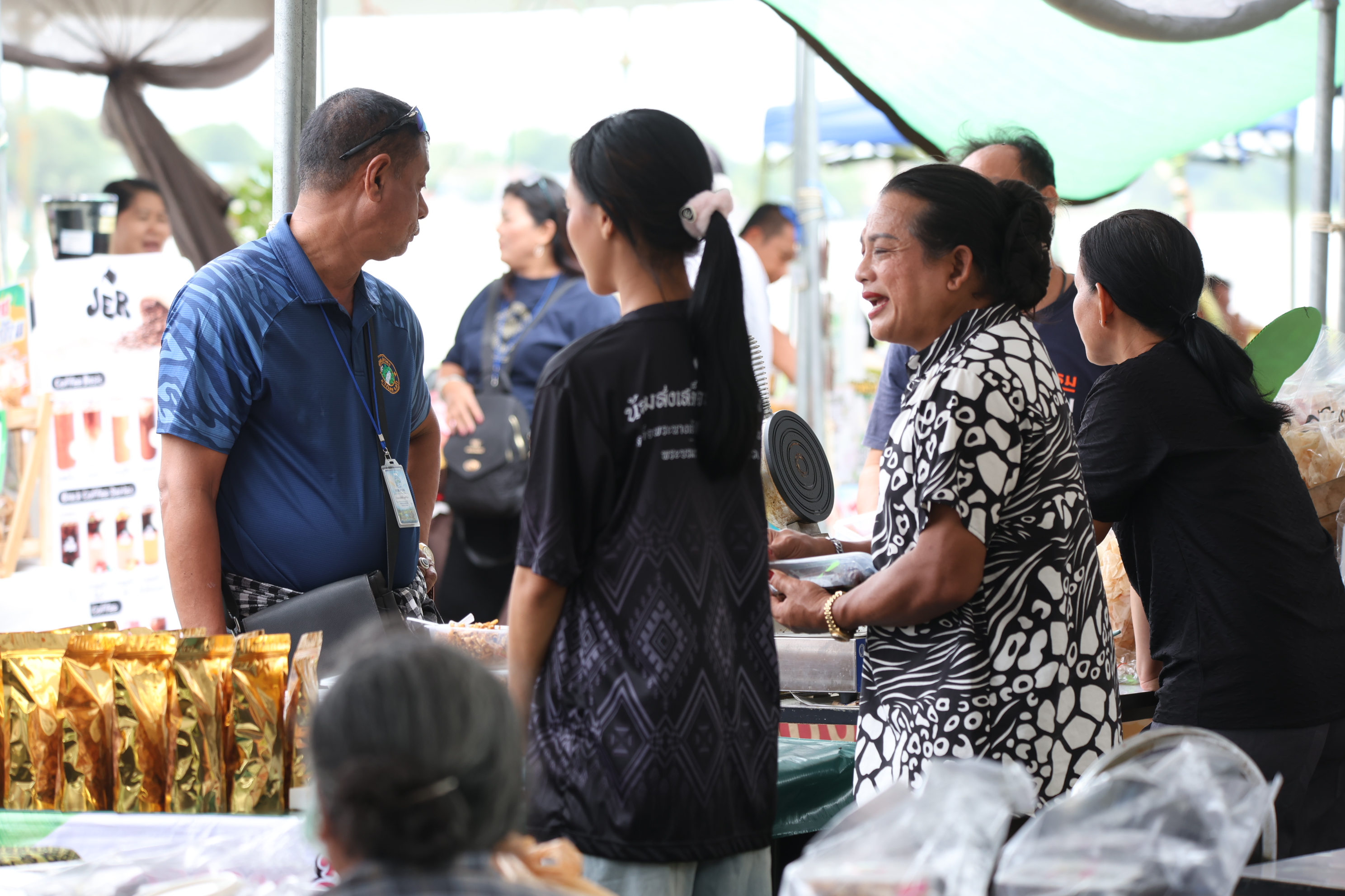 title - ส.ป.ก. ส่งท้าย “ตลาดเกษตรศิลป์ แผ่นดินทอง” วันสุดท้าย ต่อยอดโอกาสและรายได้สู่เกษตรกรในเขตปฏิรูปที่ดิน