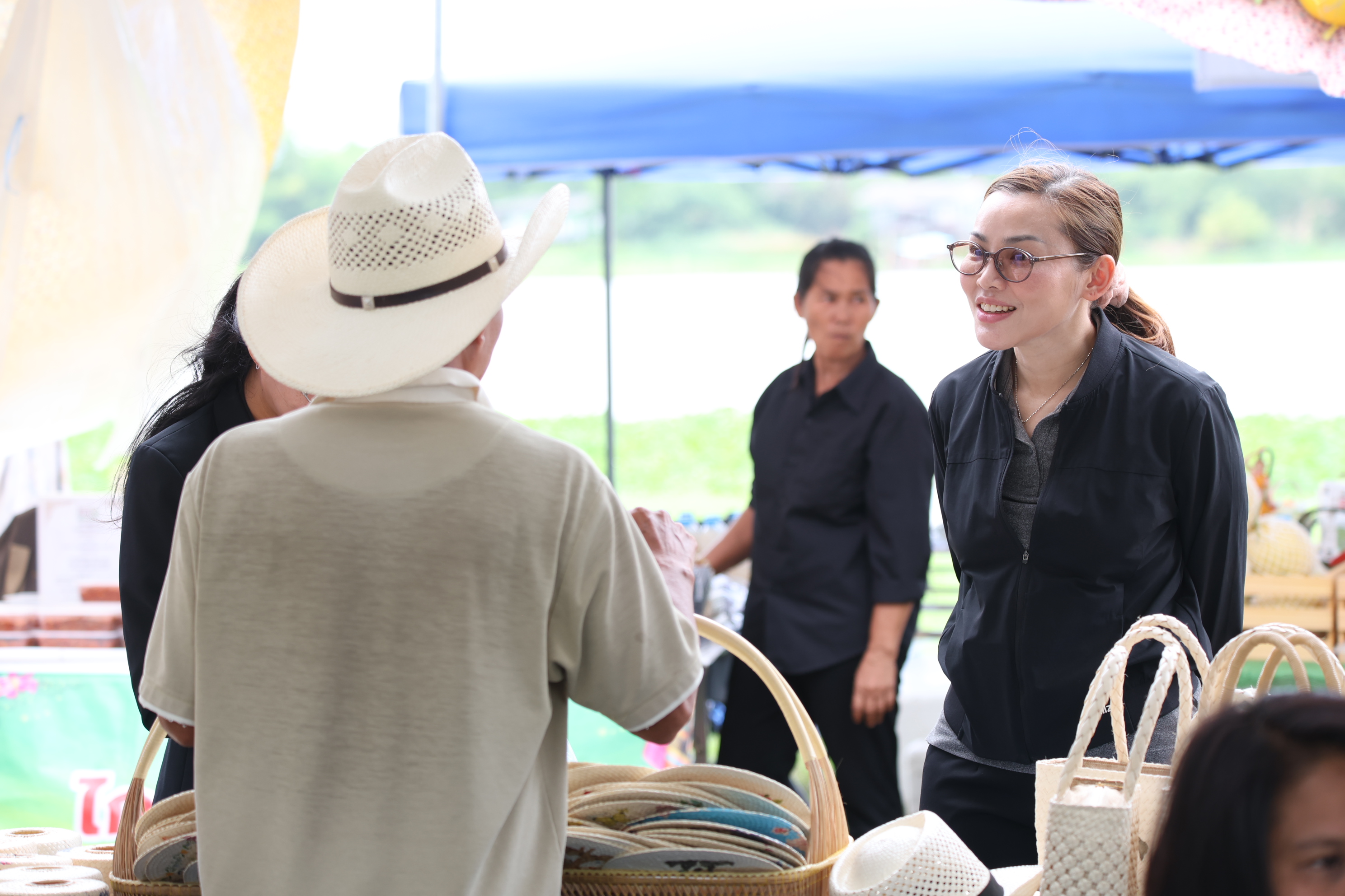 title - ส.ป.ก. ส่งท้าย “ตลาดเกษตรศิลป์ แผ่นดินทอง” วันสุดท้าย ต่อยอดโอกาสและรายได้สู่เกษตรกรในเขตปฏิรูปที่ดิน