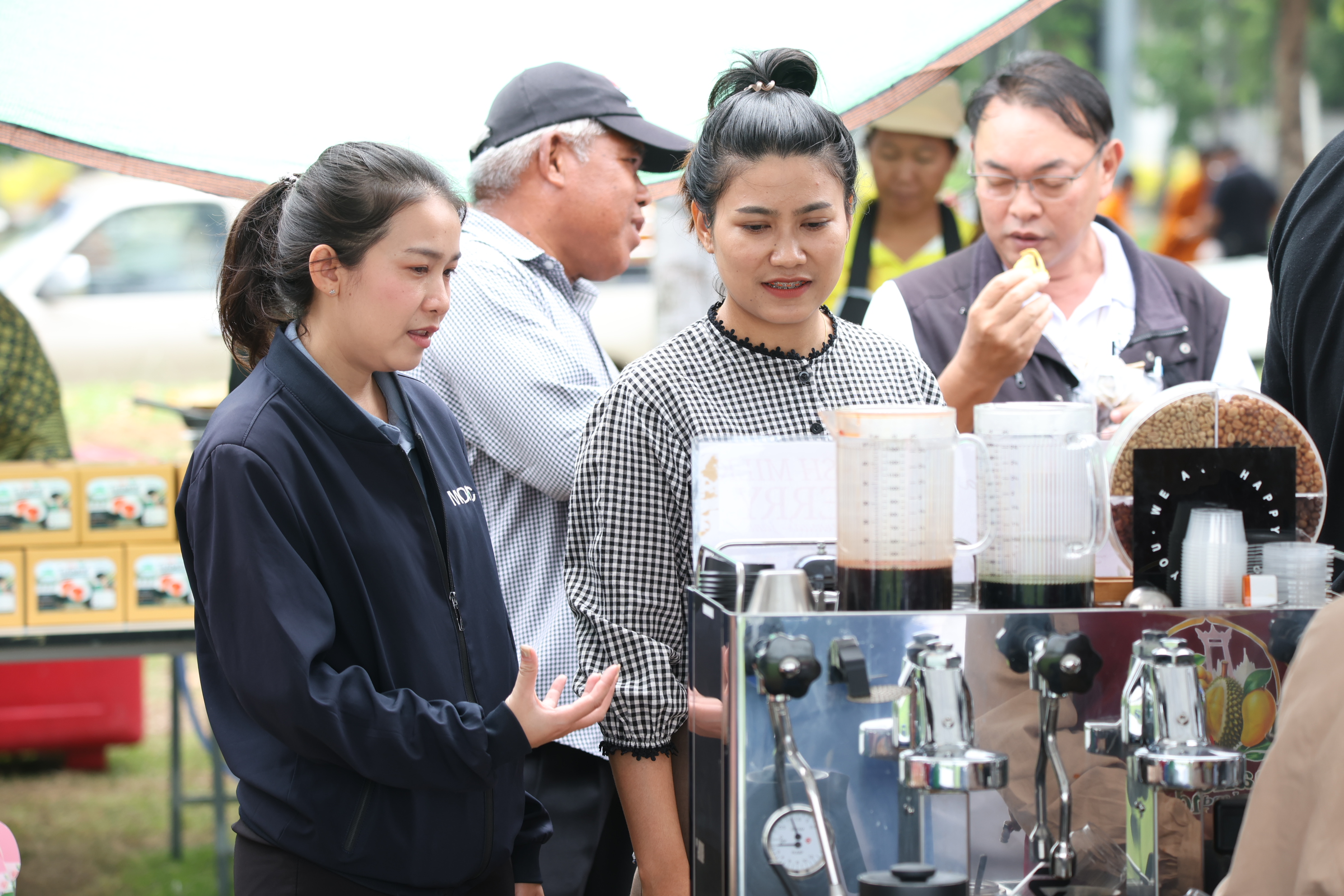 title - ส.ป.ก. ส่งท้าย “ตลาดเกษตรศิลป์ แผ่นดินทอง” วันสุดท้าย ต่อยอดโอกาสและรายได้สู่เกษตรกรในเขตปฏิรูปที่ดิน