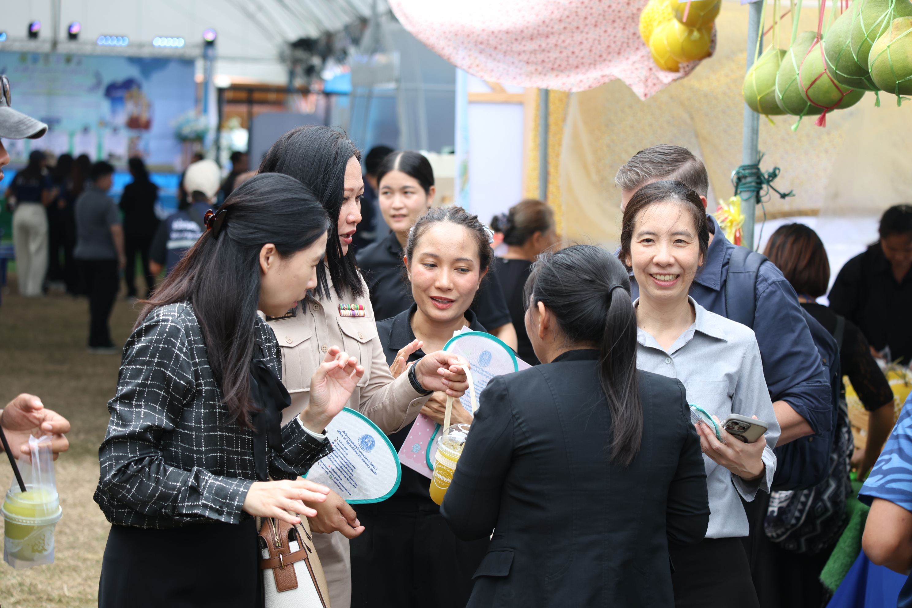 title - ส.ป.ก. ส่งท้าย “ตลาดเกษตรศิลป์ แผ่นดินทอง” วันสุดท้าย ต่อยอดโอกาสและรายได้สู่เกษตรกรในเขตปฏิรูปที่ดิน