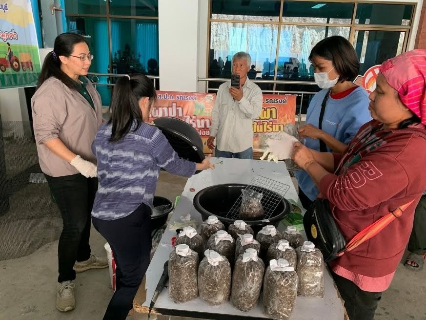 title - กอฟ. ติดตามการดำเนินงานศูนย์รณรงค์หยุดการเผาในเขตปฏิรูปที่ดิน ต.หนองฝ้าย อ.เลาขวัญ จ.กาญจนบุรี
