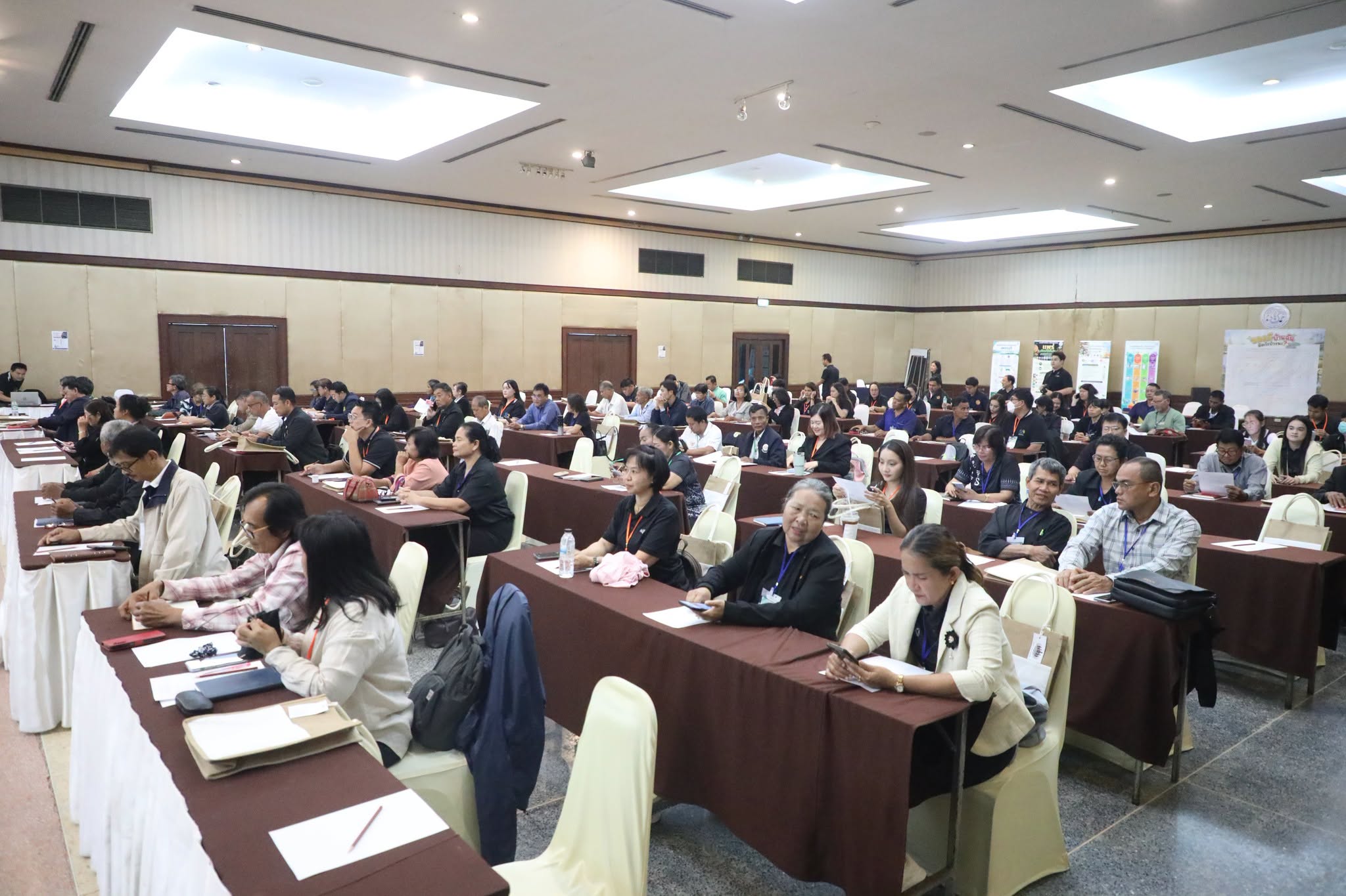 title - สพท. อบรมสัมมนาฯ หลักสูตร “สร้างและพัฒนาผู้นำการขับเคลื่อนยุทธศาสตร์เศรษฐกิจสีเขียว” รุ่นที่ 2