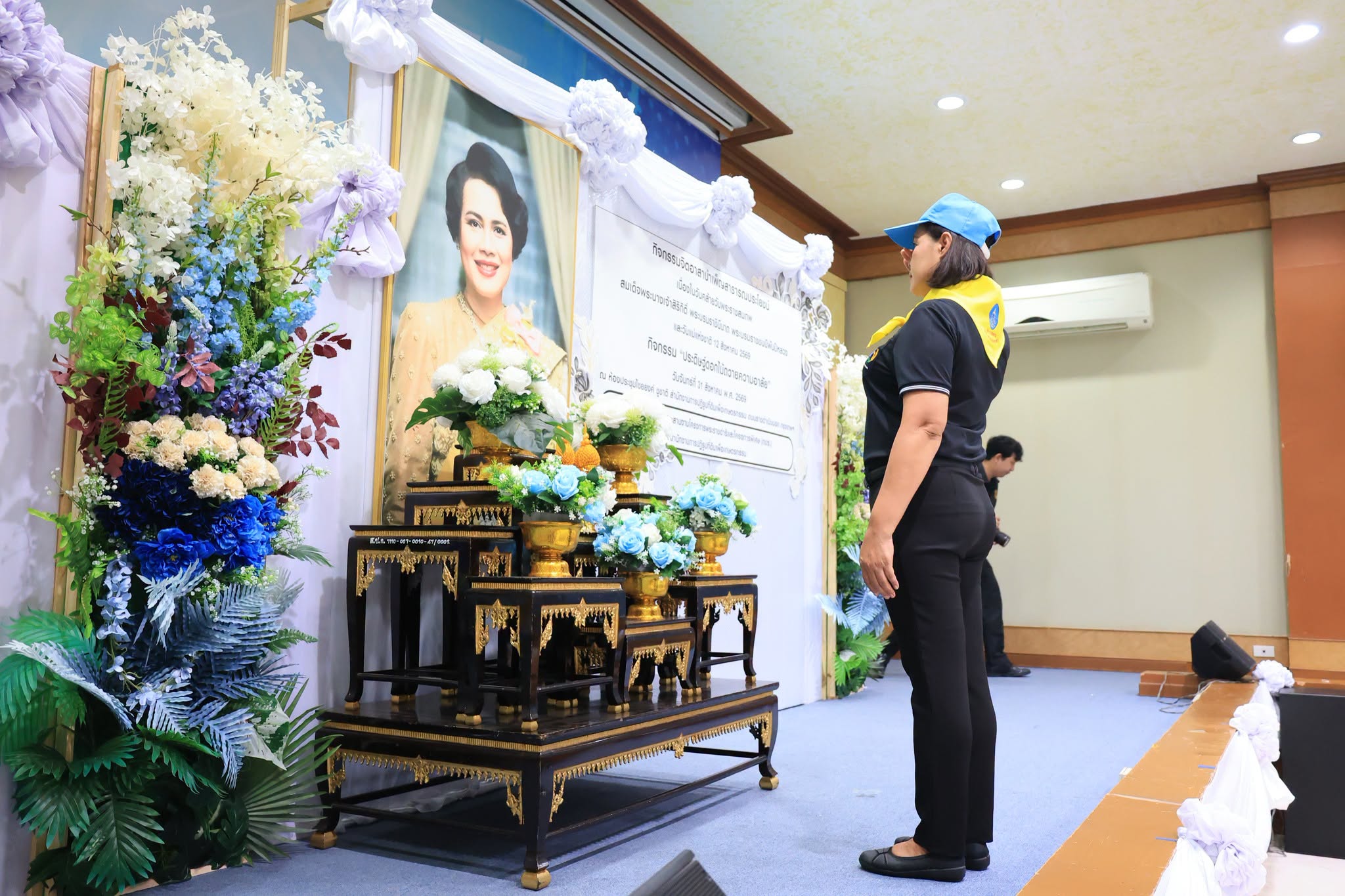 title - สพท. ร่วมกิจกรรม “ประดิษฐ์ดอกไม้ถวายความอาลัย” เนื่องในวันคล้ายวันพระราชสมภพ สมเด็จพระนางเจ้าสิริกิติ์ พระบรมราชินีนาถ พระบรมราชชนนีพันปีหลวง และวันแม่แห่งชาติ
