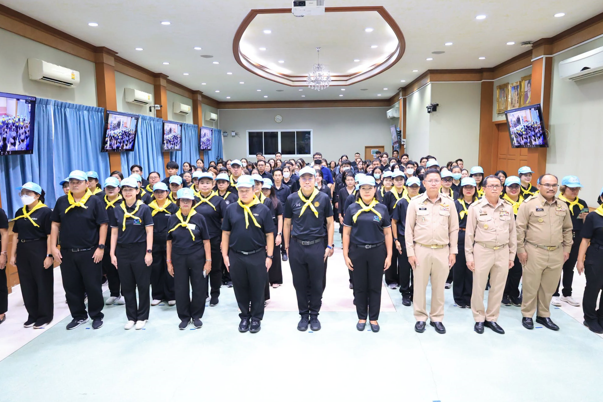 title - สพท. ร่วมกิจกรรม “ประดิษฐ์ดอกไม้ถวายความอาลัย” เนื่องในวันคล้ายวันพระราชสมภพ สมเด็จพระนางเจ้าสิริกิติ์ พระบรมราชินีนาถ พระบรมราชชนนีพันปีหลวง และวันแม่แห่งชาติ