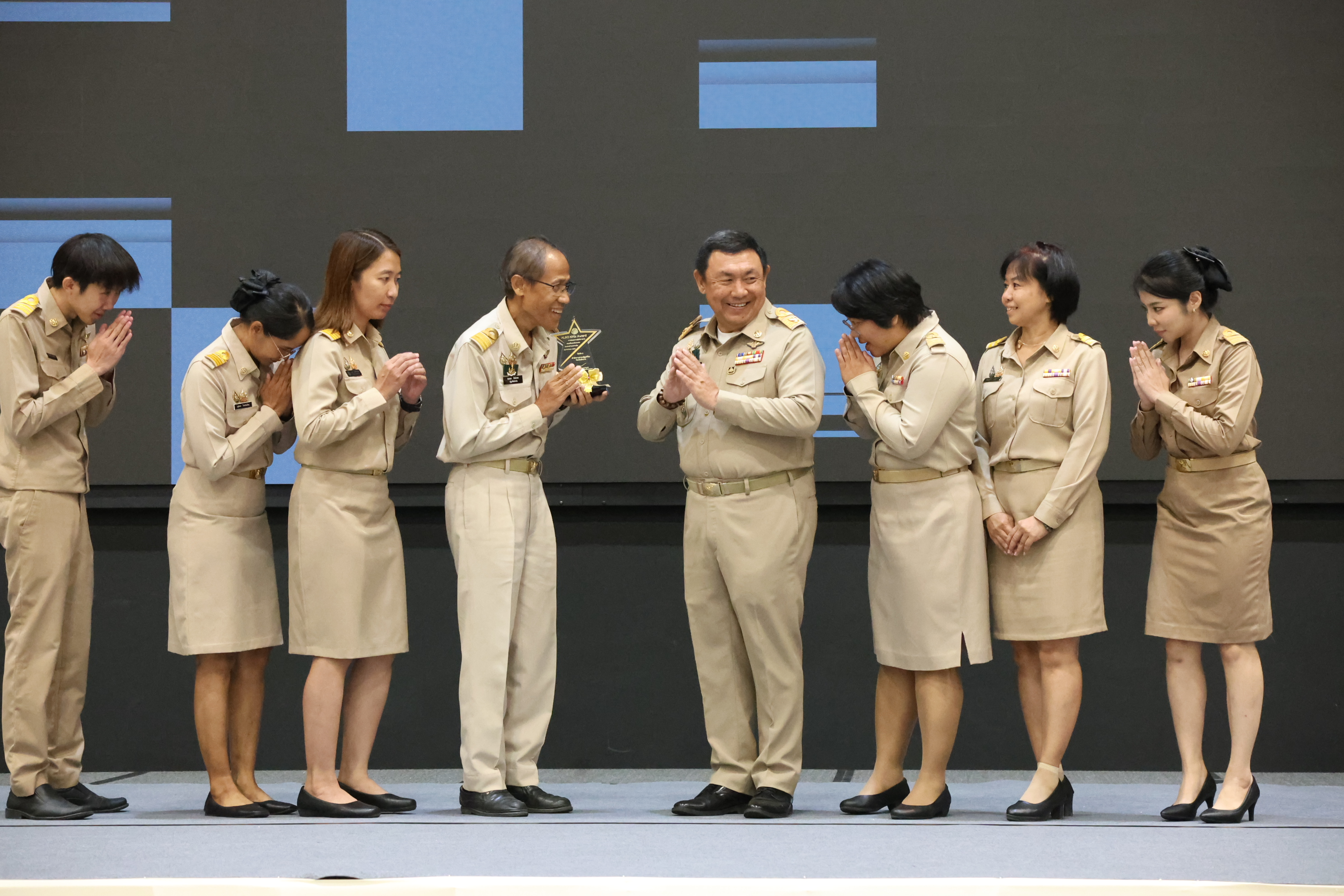 title - สพท. ร่วมสัมมนาสรุปผลงาน ส.ป.ก. ปี 69 วางกรอบปี 70 และเชิดชูเกียรติผู้เกษียณอายุราชการ