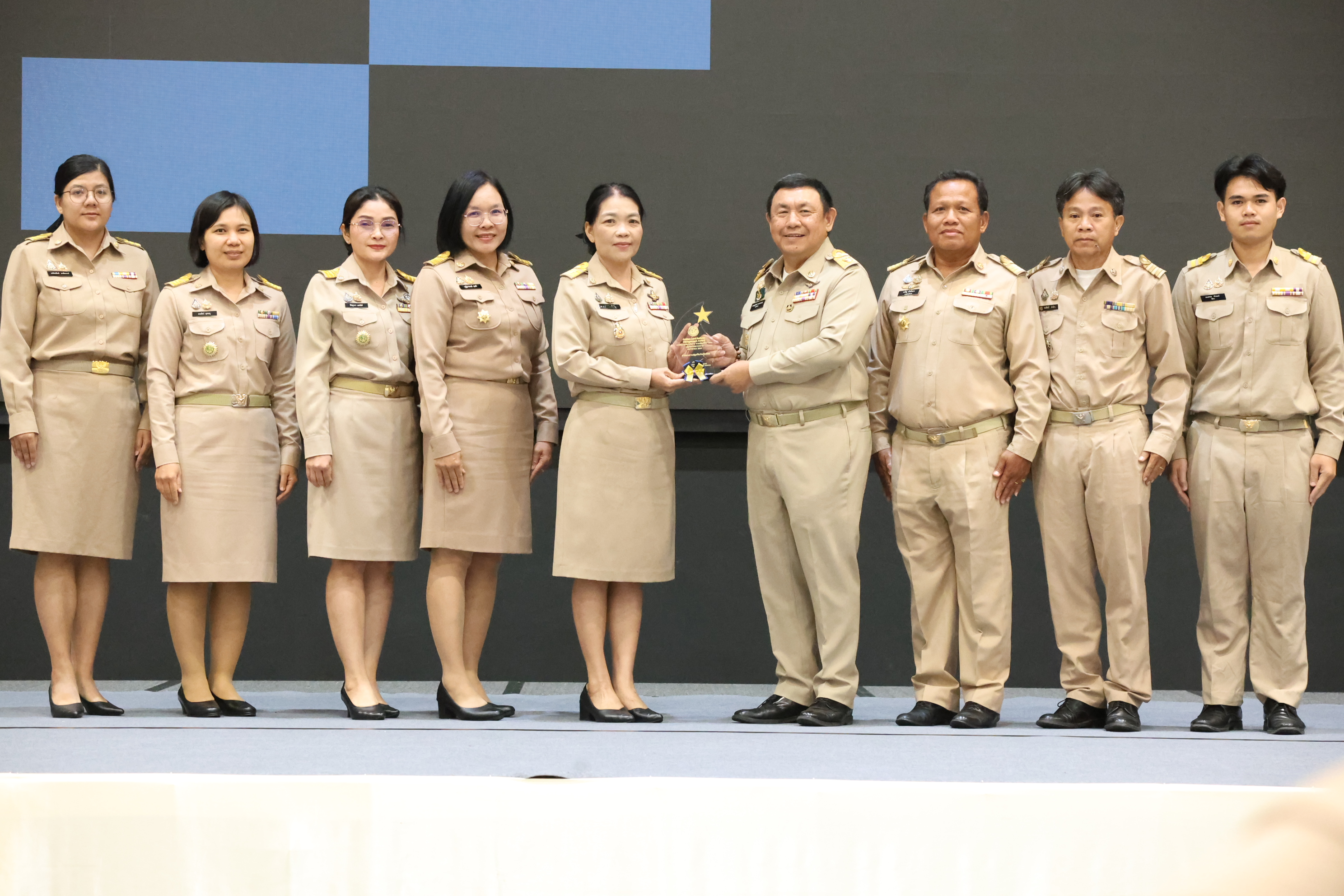 title - สพท. ร่วมสัมมนาสรุปผลงาน ส.ป.ก. ปี 69 วางกรอบปี 70 และเชิดชูเกียรติผู้เกษียณอายุราชการ