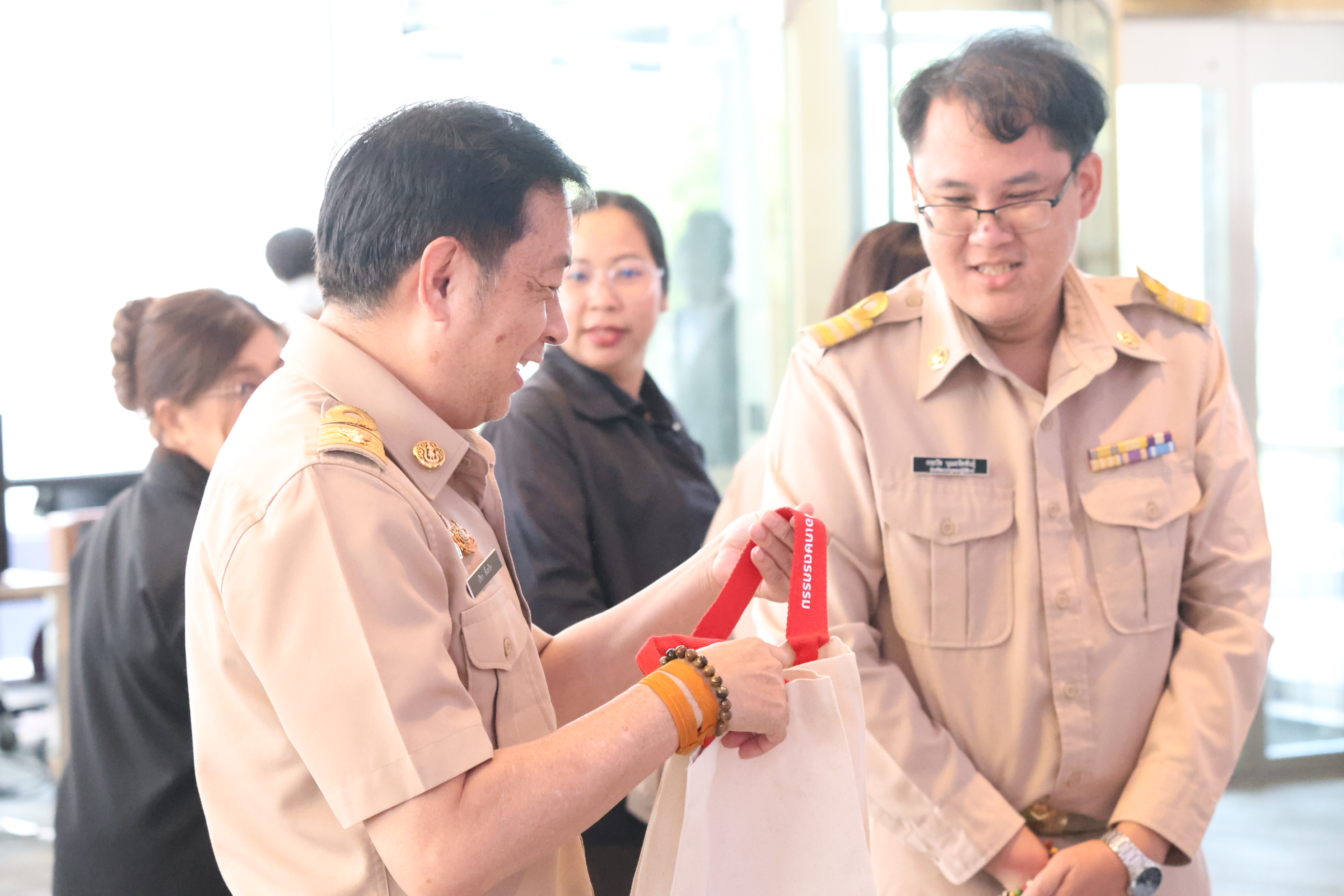 title - สพท. ร่วมสัมมนาสรุปผลงาน ส.ป.ก. ปี 69 วางกรอบปี 70 และเชิดชูเกียรติผู้เกษียณอายุราชการ