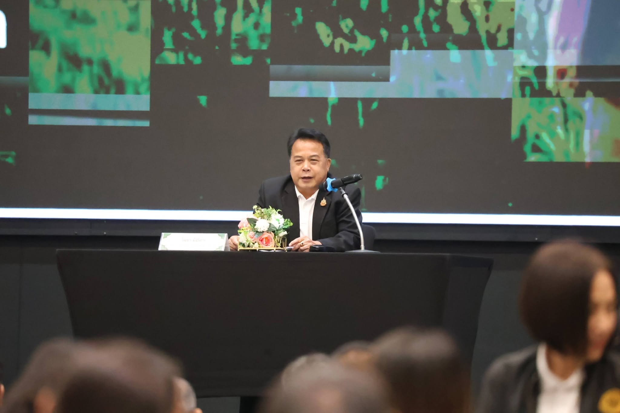 title - สพท. ร่วมรับมอบกรอบการดำเนินงานปี 2570 พร้อมอัปเดตกฎหมายปฏิรูปที่ดิน ปิดฉากสัมมนาประจำปี ส.ป.ก.