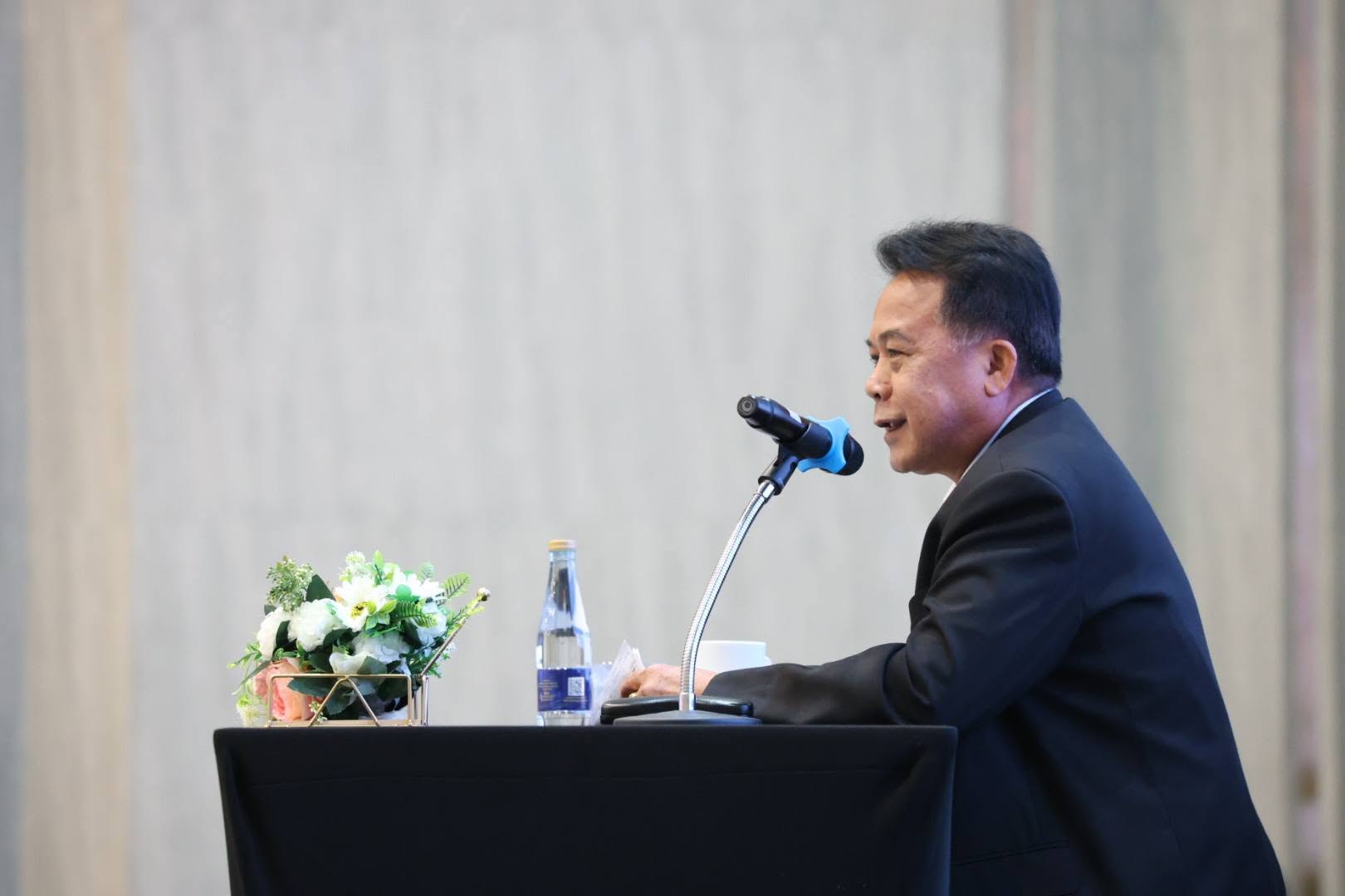 title - สพท. ร่วมรับมอบกรอบการดำเนินงานปี 2570 พร้อมอัปเดตกฎหมายปฏิรูปที่ดิน ปิดฉากสัมมนาประจำปี ส.ป.ก.