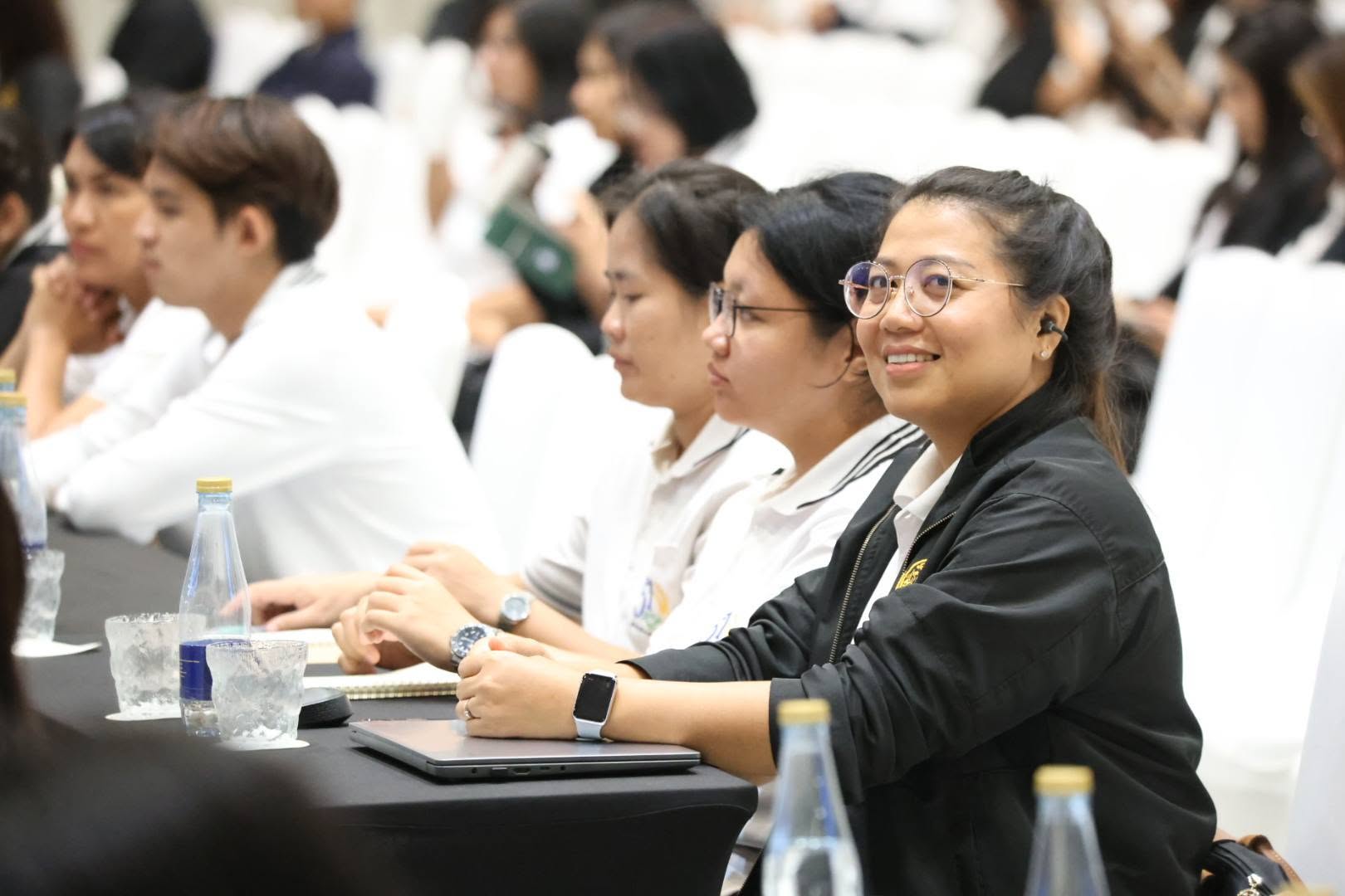 title - สพท. ร่วมรับมอบกรอบการดำเนินงานปี 2570 พร้อมอัปเดตกฎหมายปฏิรูปที่ดิน ปิดฉากสัมมนาประจำปี ส.ป.ก.
